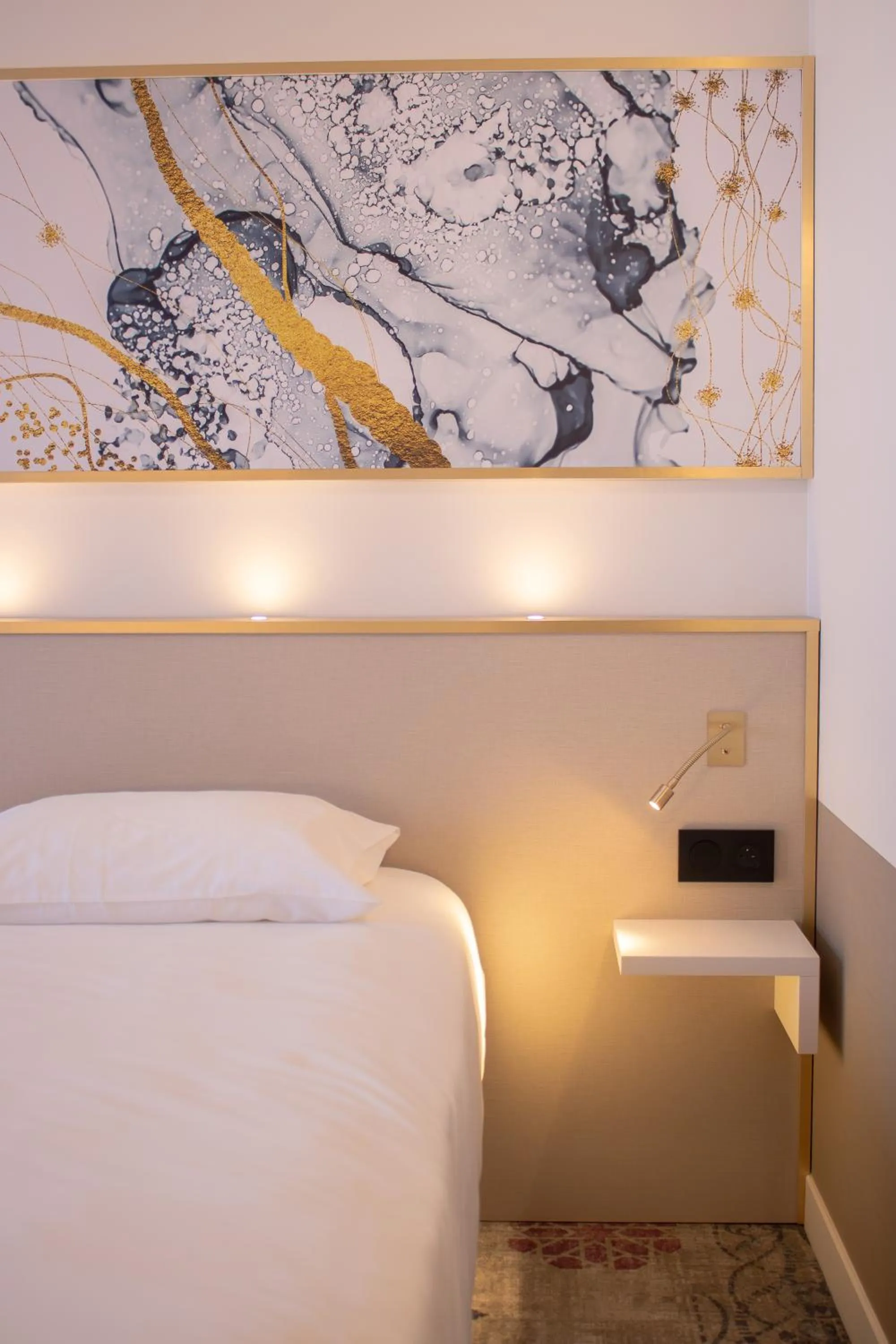 Bedroom, Bed in Brit Hotel Cahors - Le Valentré