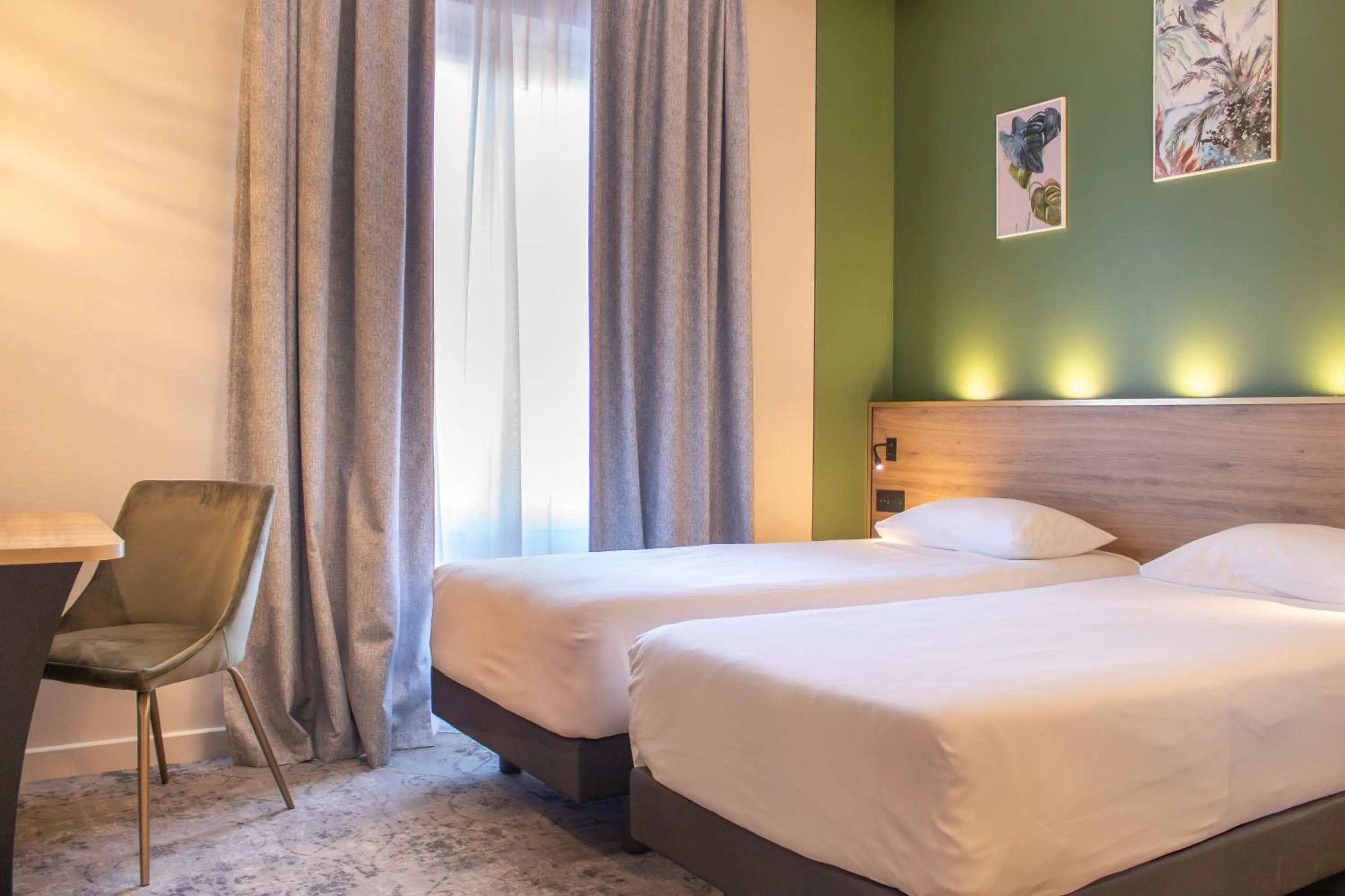 Bedroom, Bed in Brit Hotel Cahors - Le Valentré