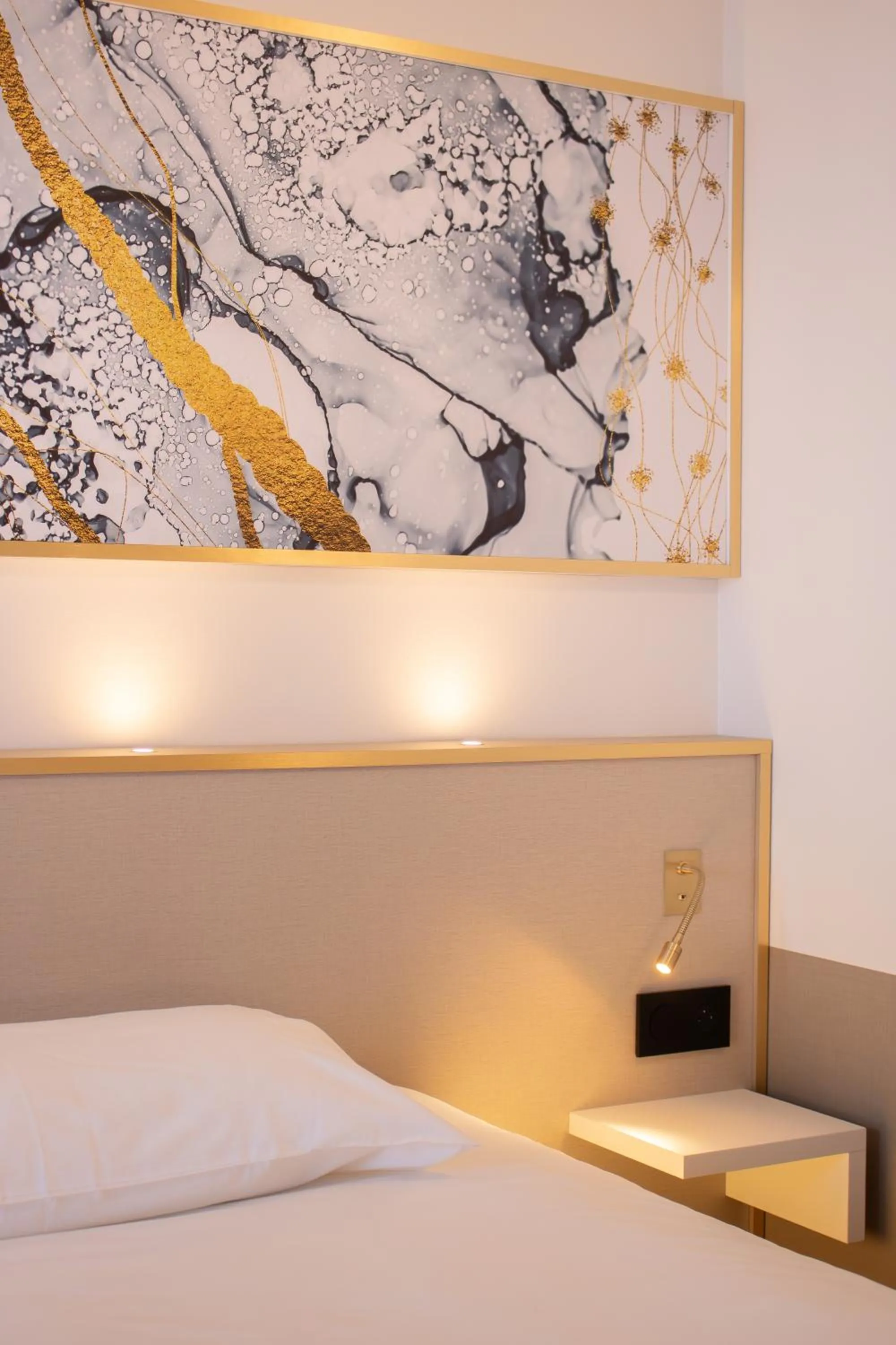 Bedroom, Bed in Brit Hotel Cahors - Le Valentré