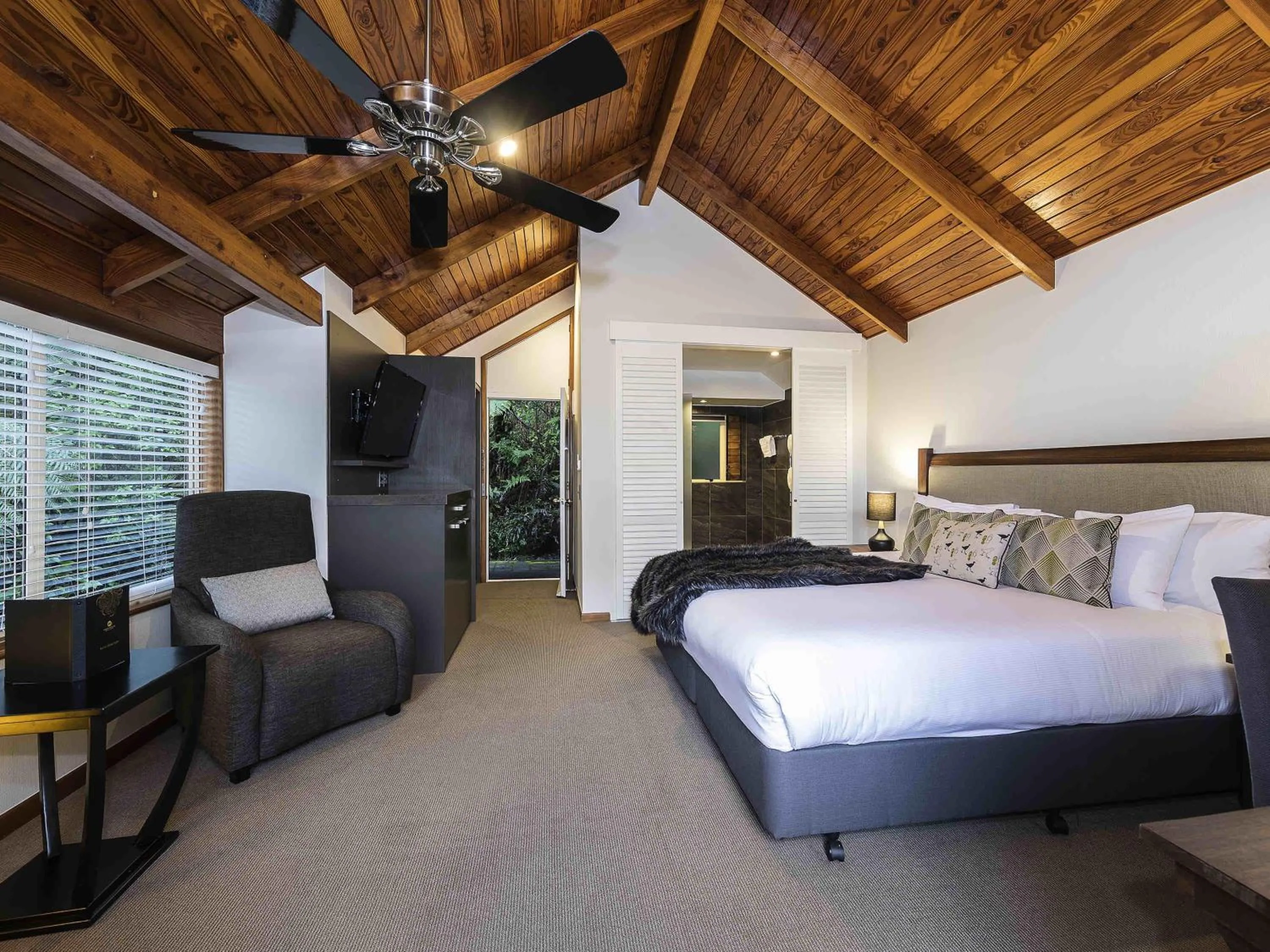 Bedroom, Bed in Grand Mercure Puka Park Resort