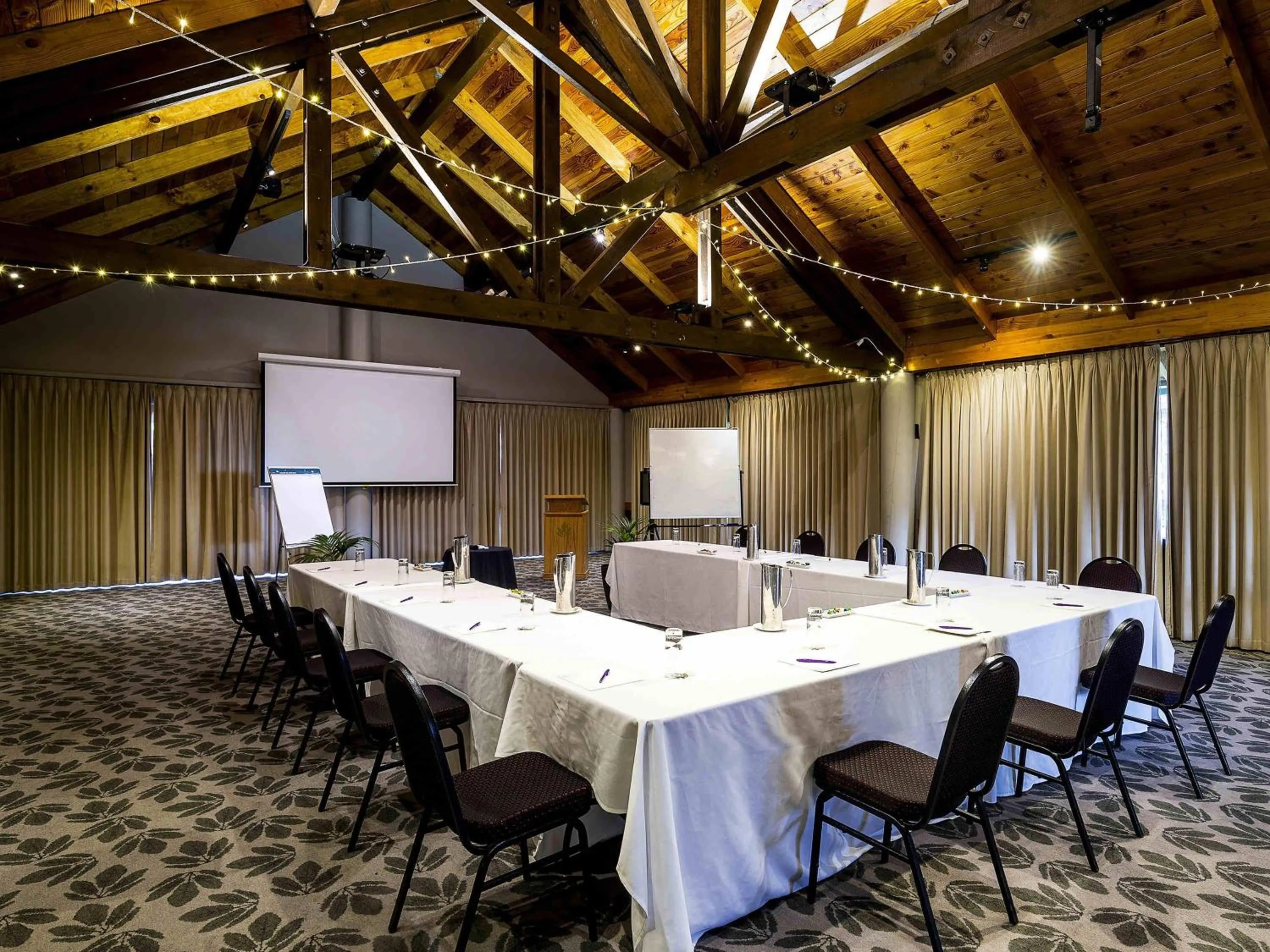Meeting/conference room in Grand Mercure Puka Park Resort