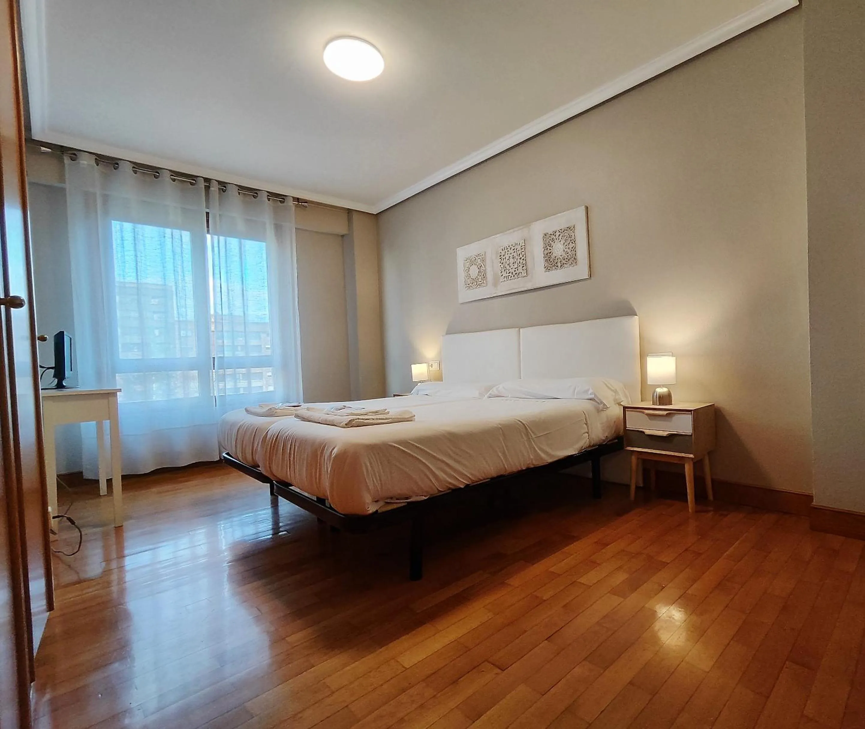 Property building, Bed in Gestión de Alojamientos Apartments