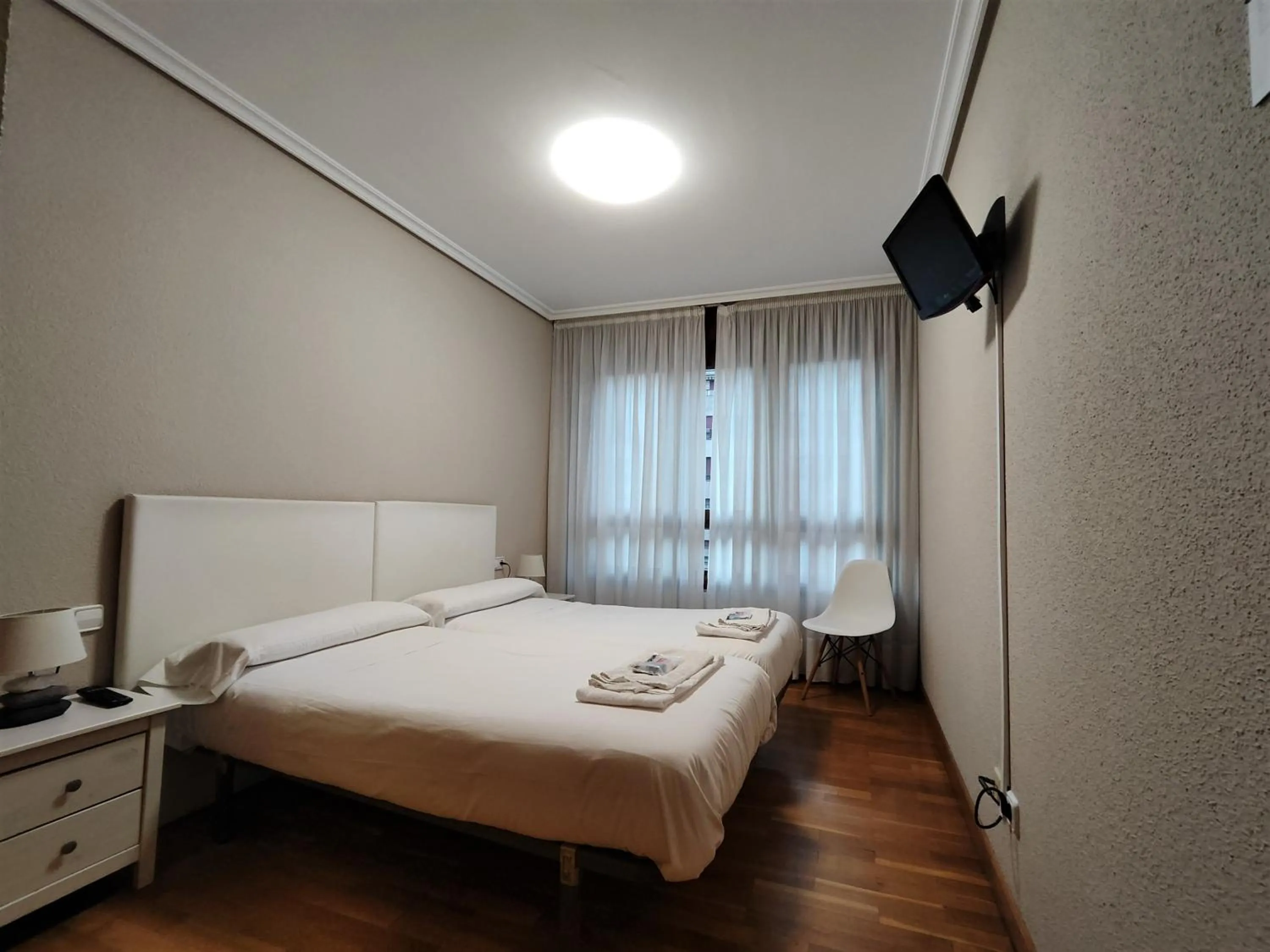 Property building, Bed in Gestión de Alojamientos Apartments