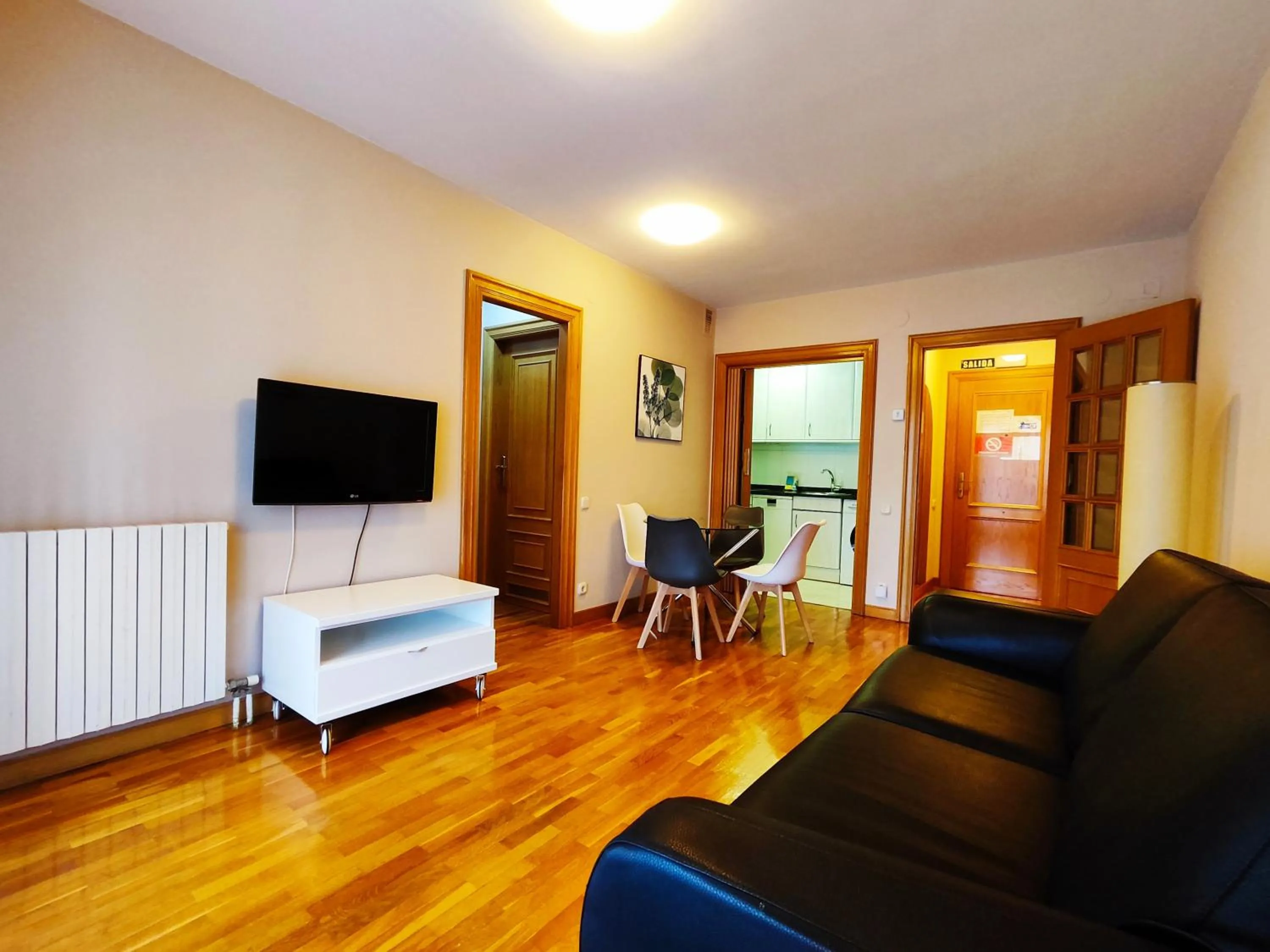 Communal lounge/ TV room in Gestión de Alojamientos Apartments