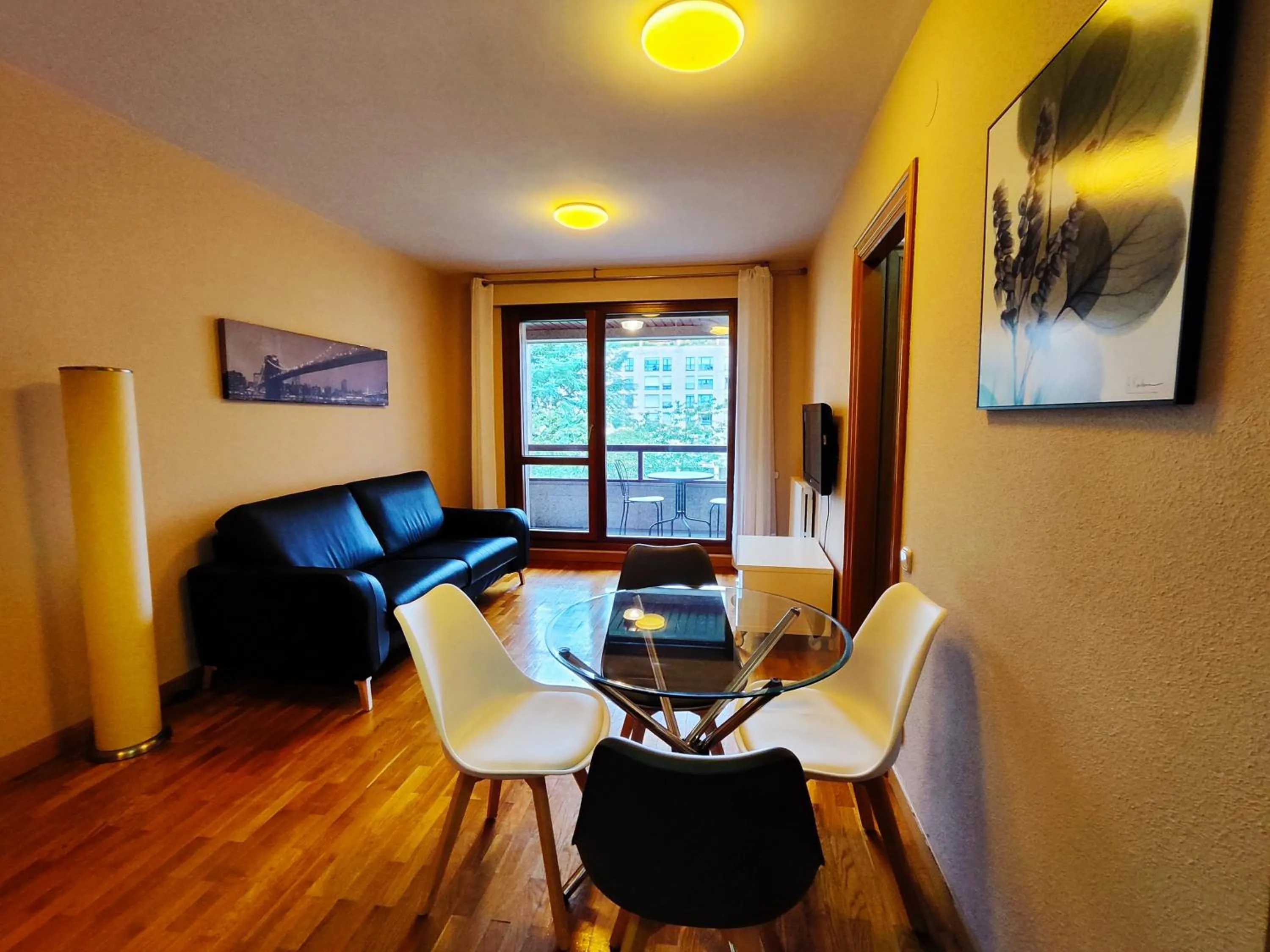 Communal lounge/ TV room in Gestión de Alojamientos Apartments