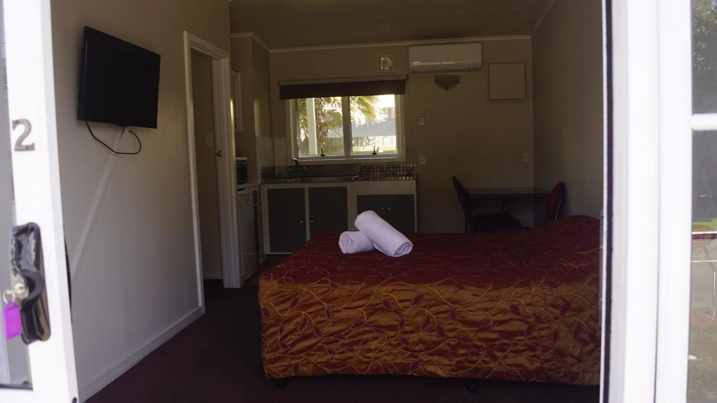 Bed in Apple Motor Inn