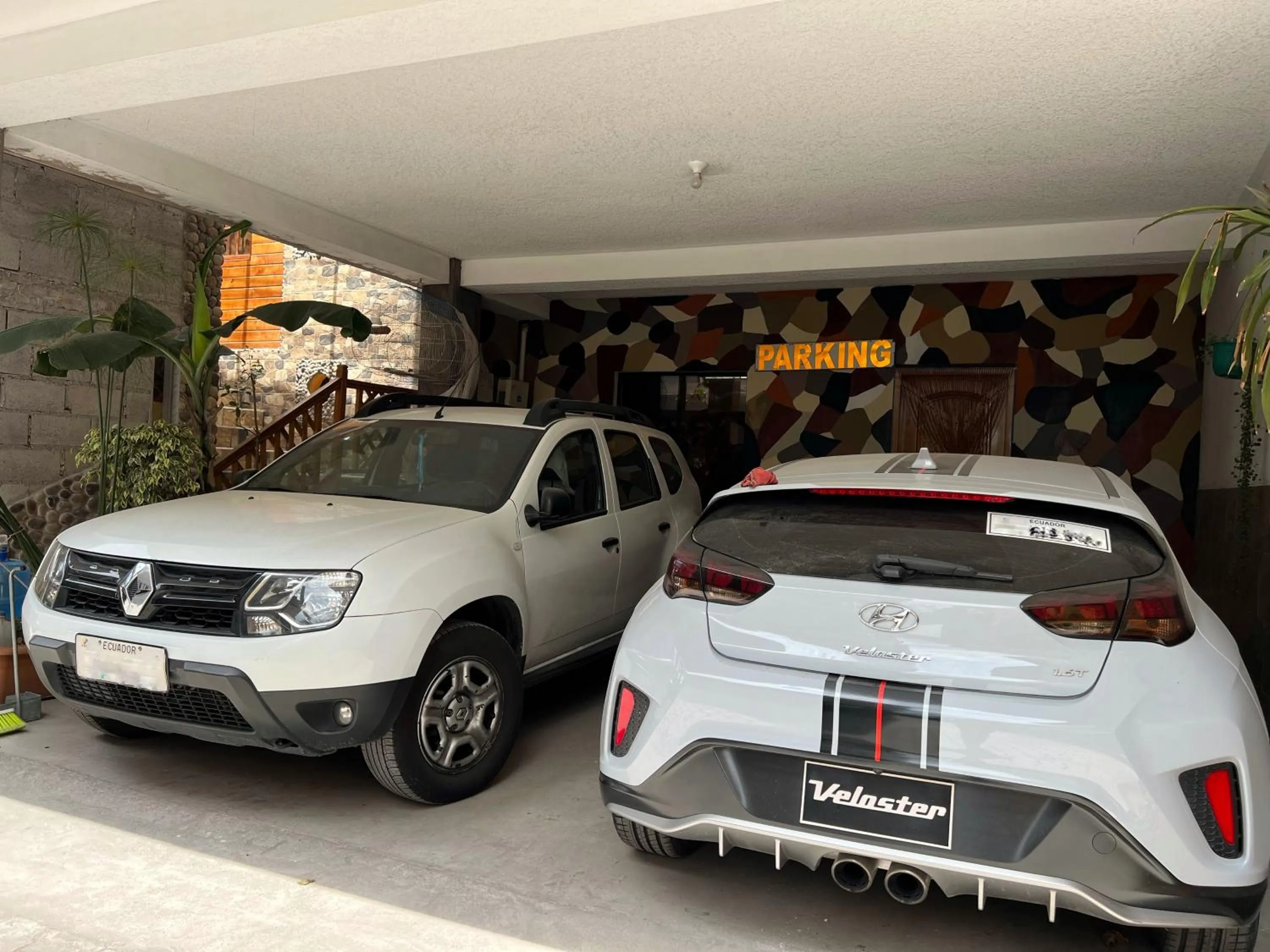 Parking in Hostal Alpachaca - New Quito Airport