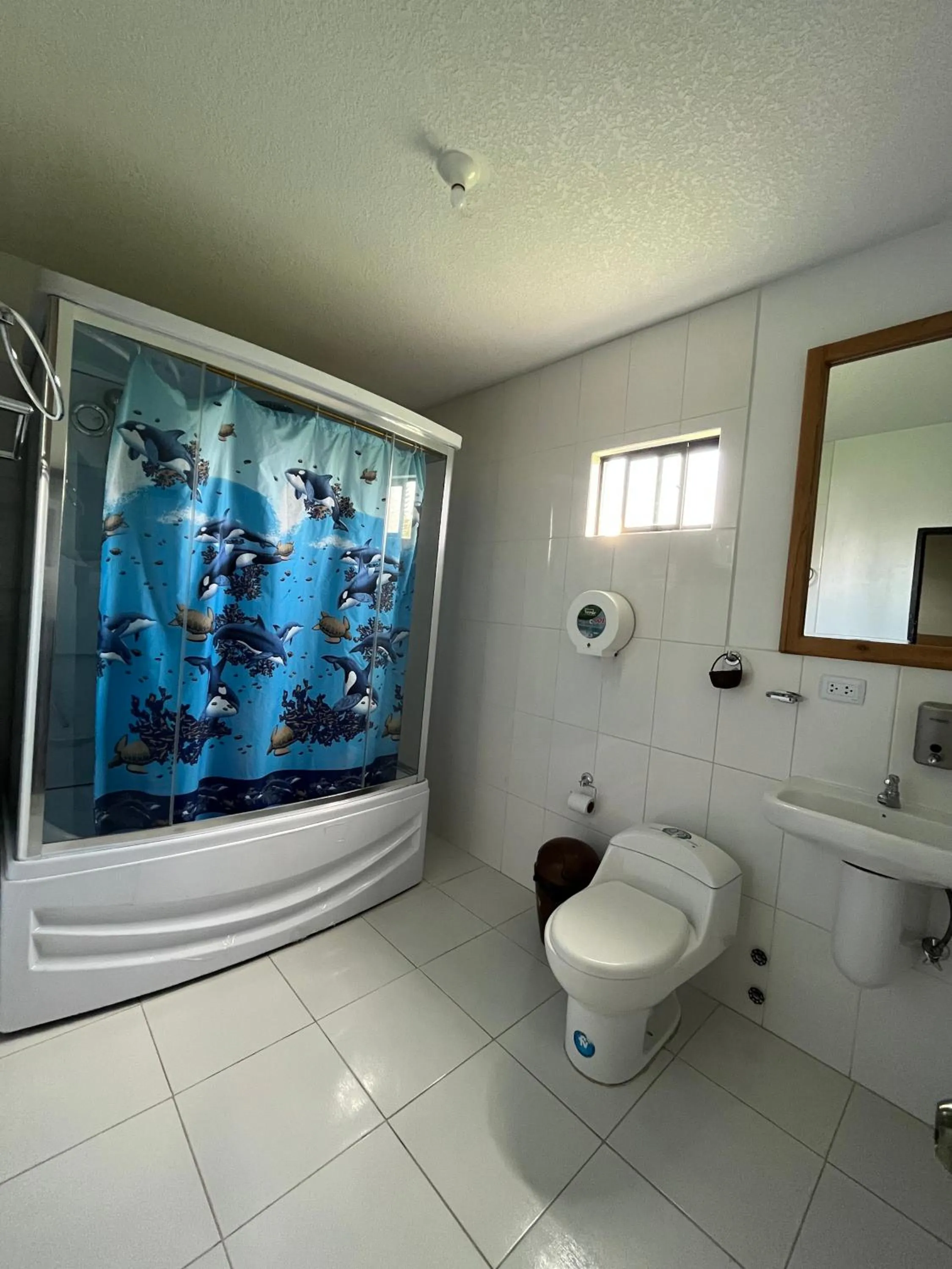 Shower in Hostal Alpachaca - New Quito Airport