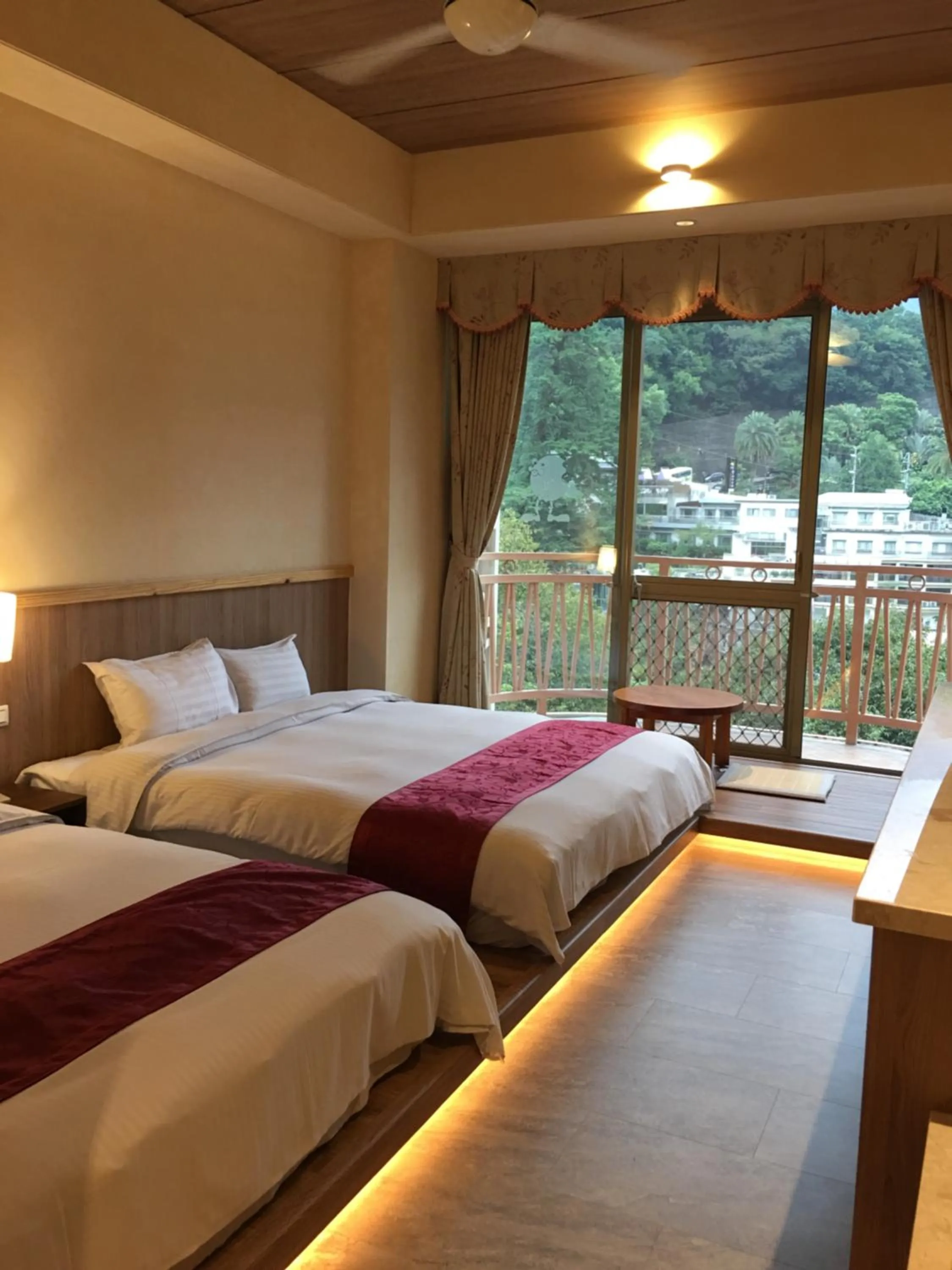 Bed in Ku Kuan Resort Hotel