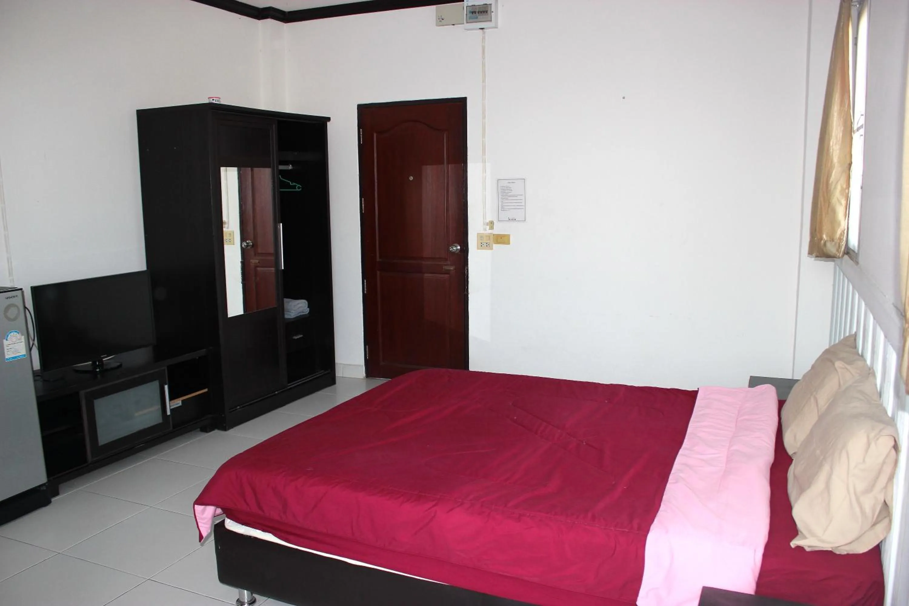 Photo of the whole room, Bed in Matini Amata