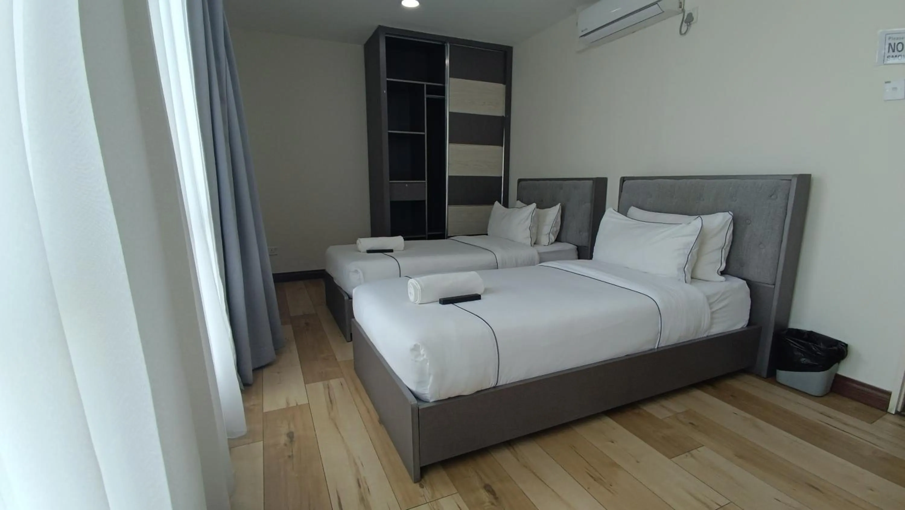 Photo of the whole room, Bed in Higher Hotel