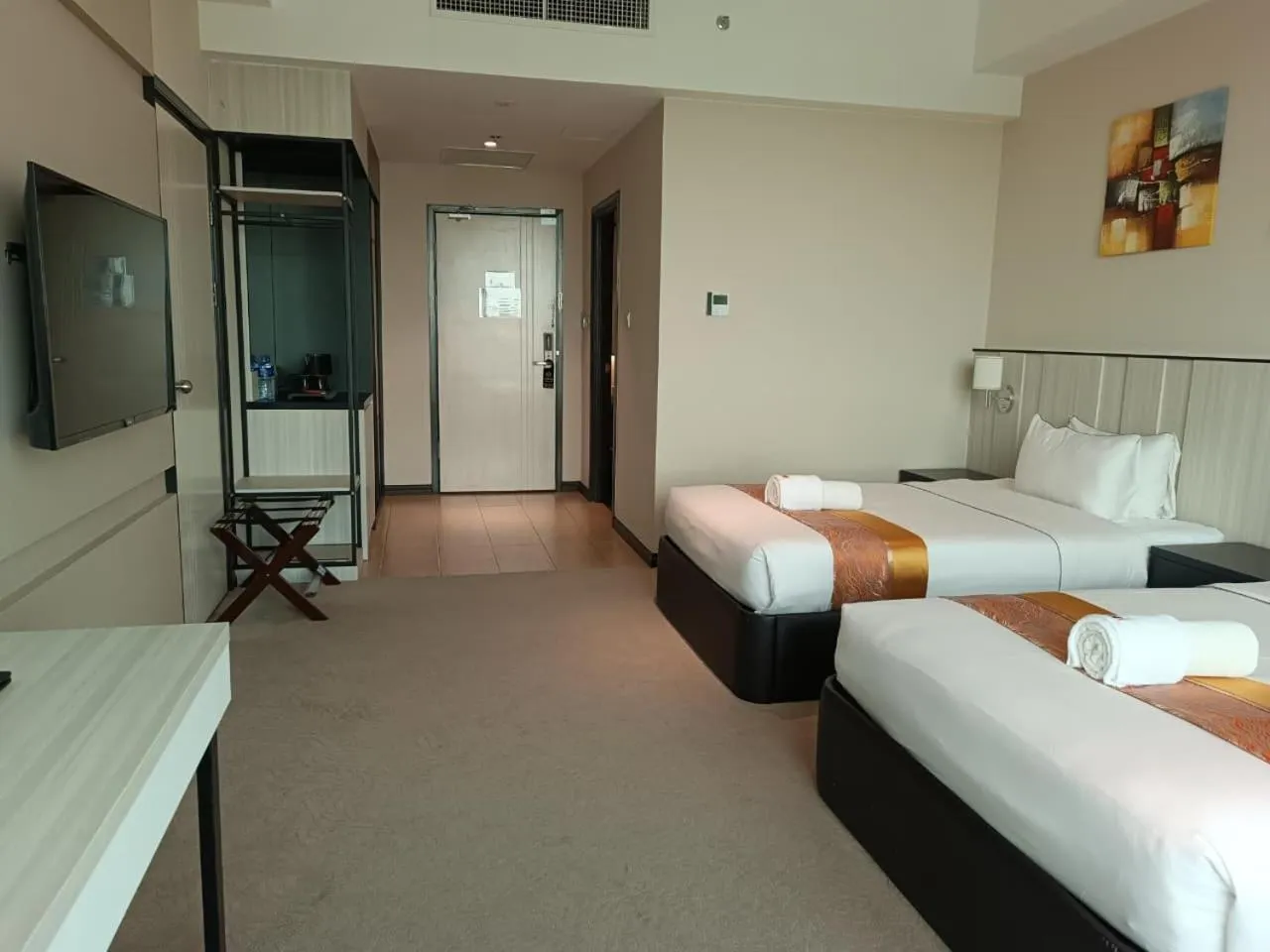 Photo of the whole room, Bed in Higher Hotel