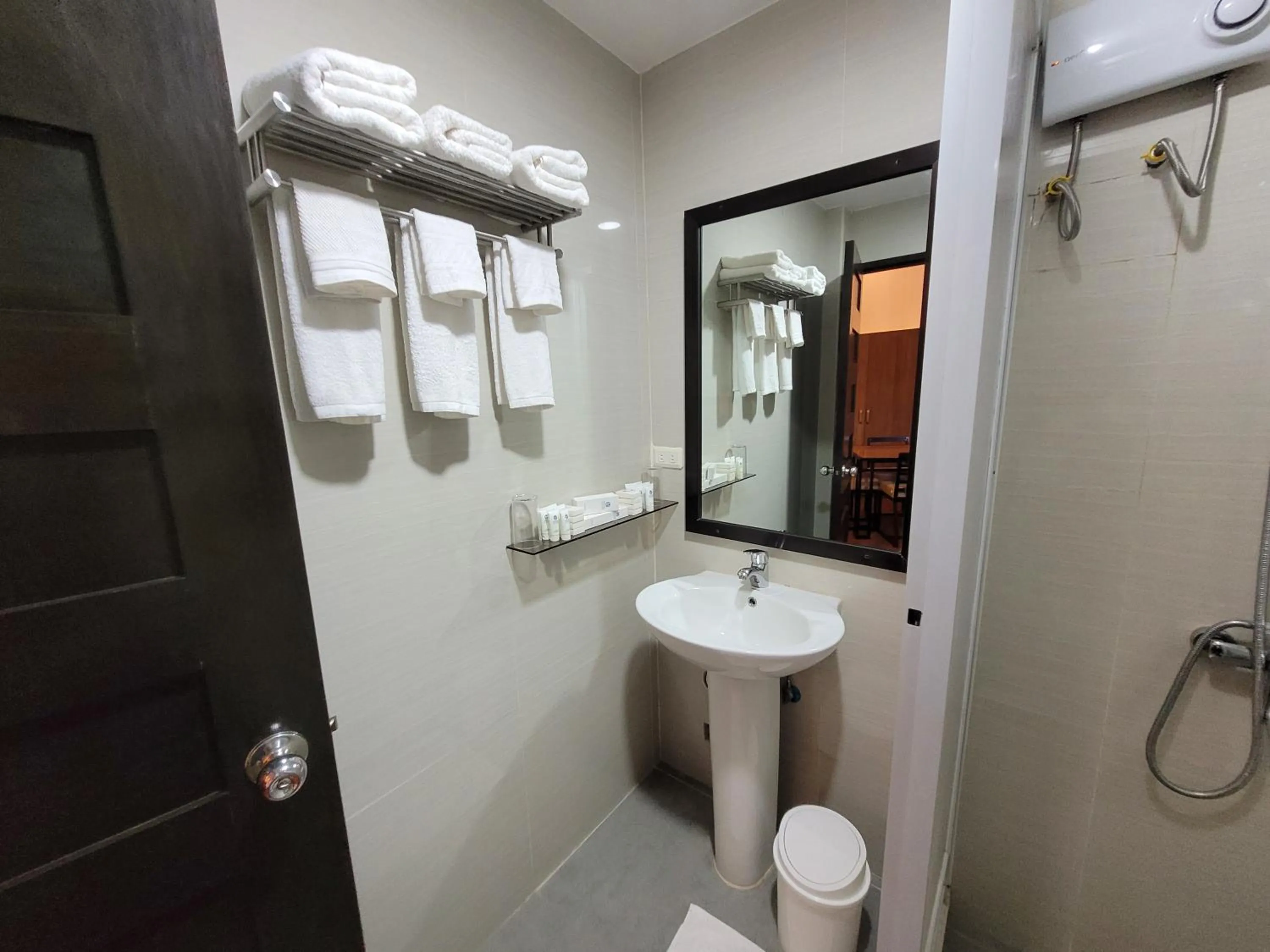 Shower in Fernvale Leisure Club and Resort