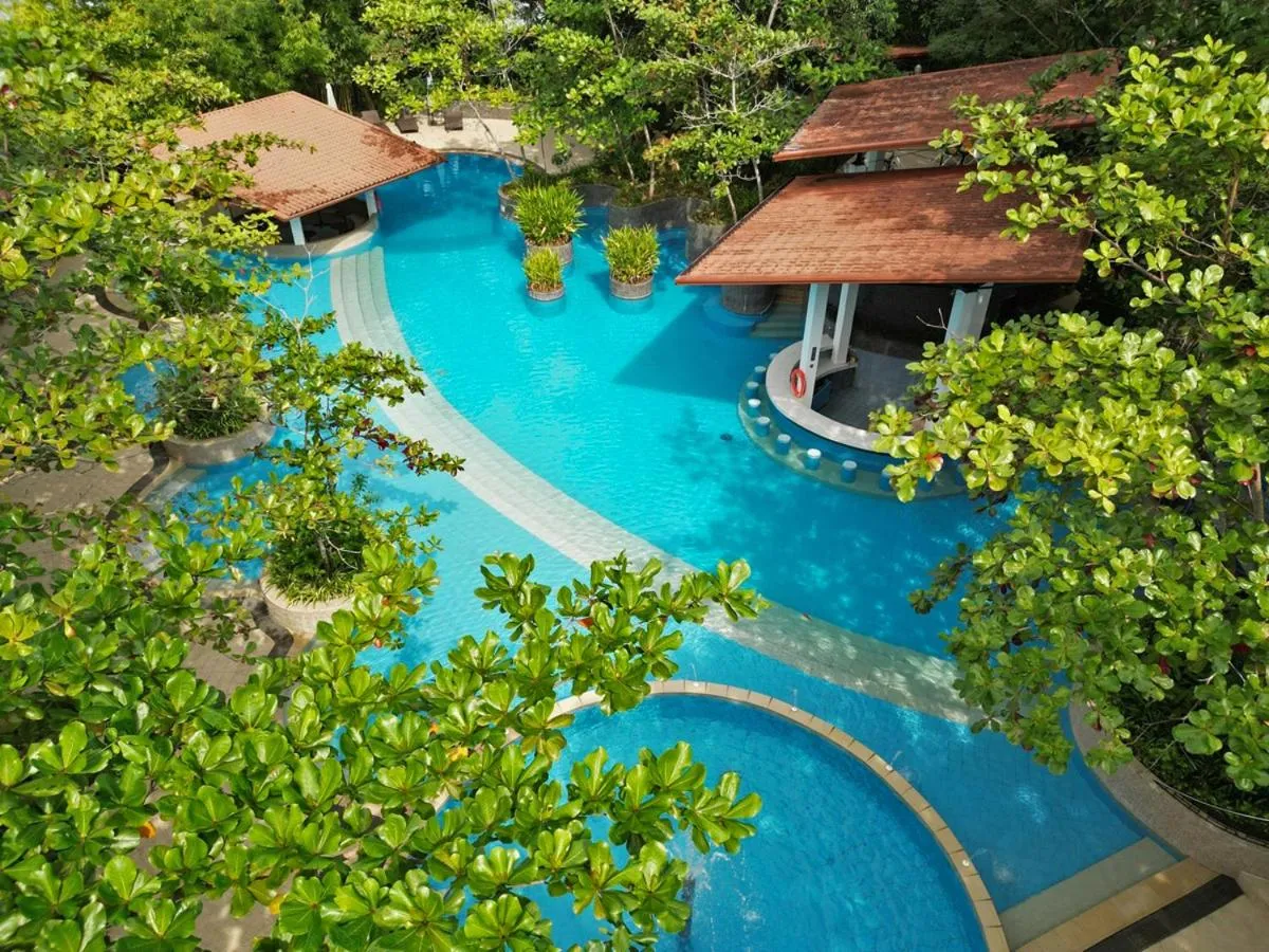 Swimming pool in Fernvale Leisure Club and Resort