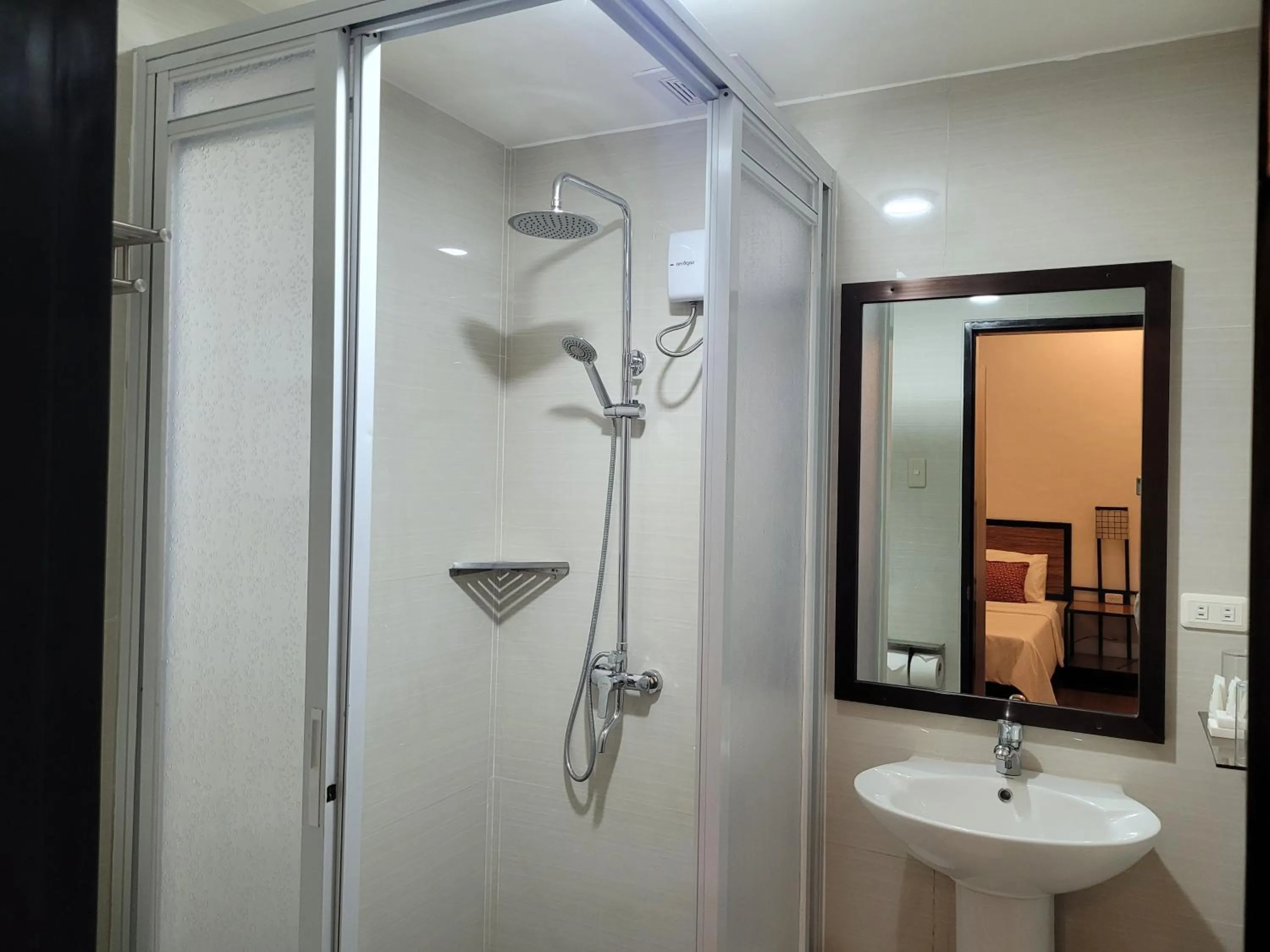 Shower in Fernvale Leisure Club and Resort