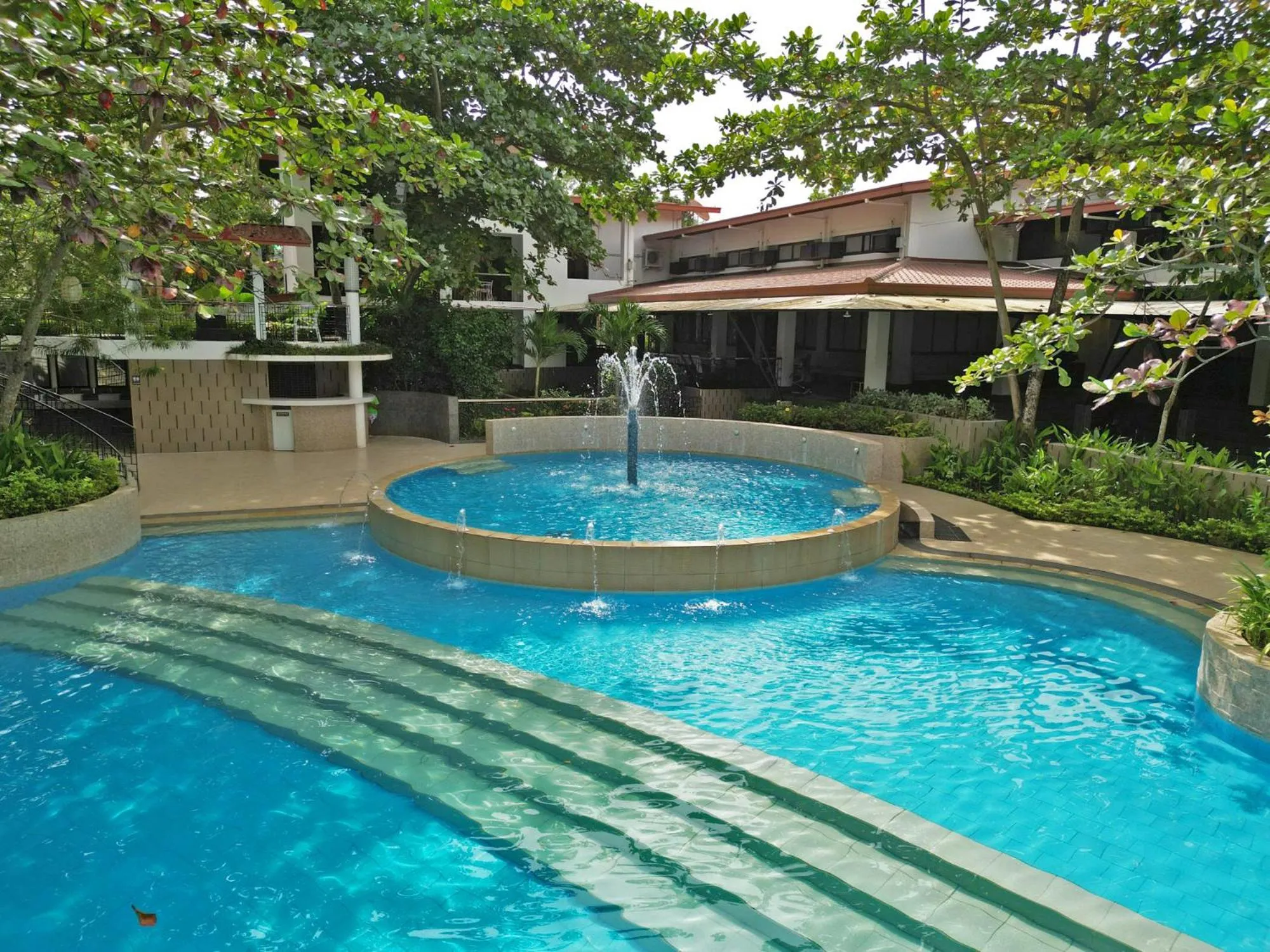 Swimming pool in Fernvale Leisure Club and Resort