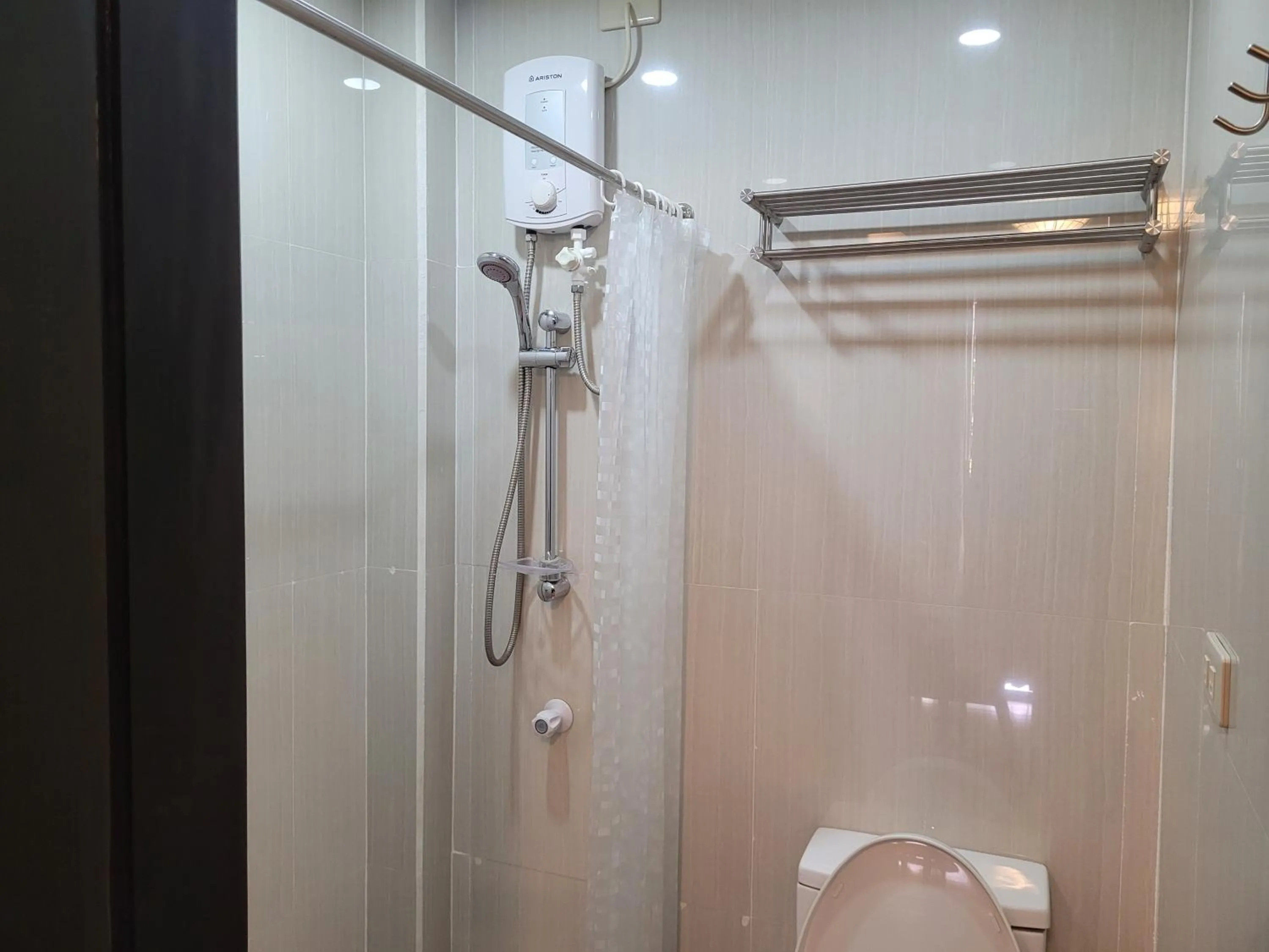Shower in Fernvale Leisure Club and Resort