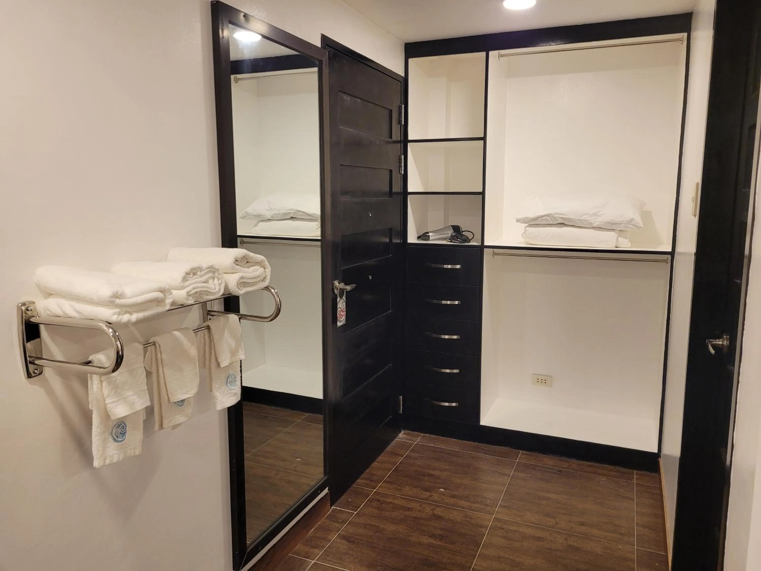 Bedroom in Fernvale Leisure Club and Resort