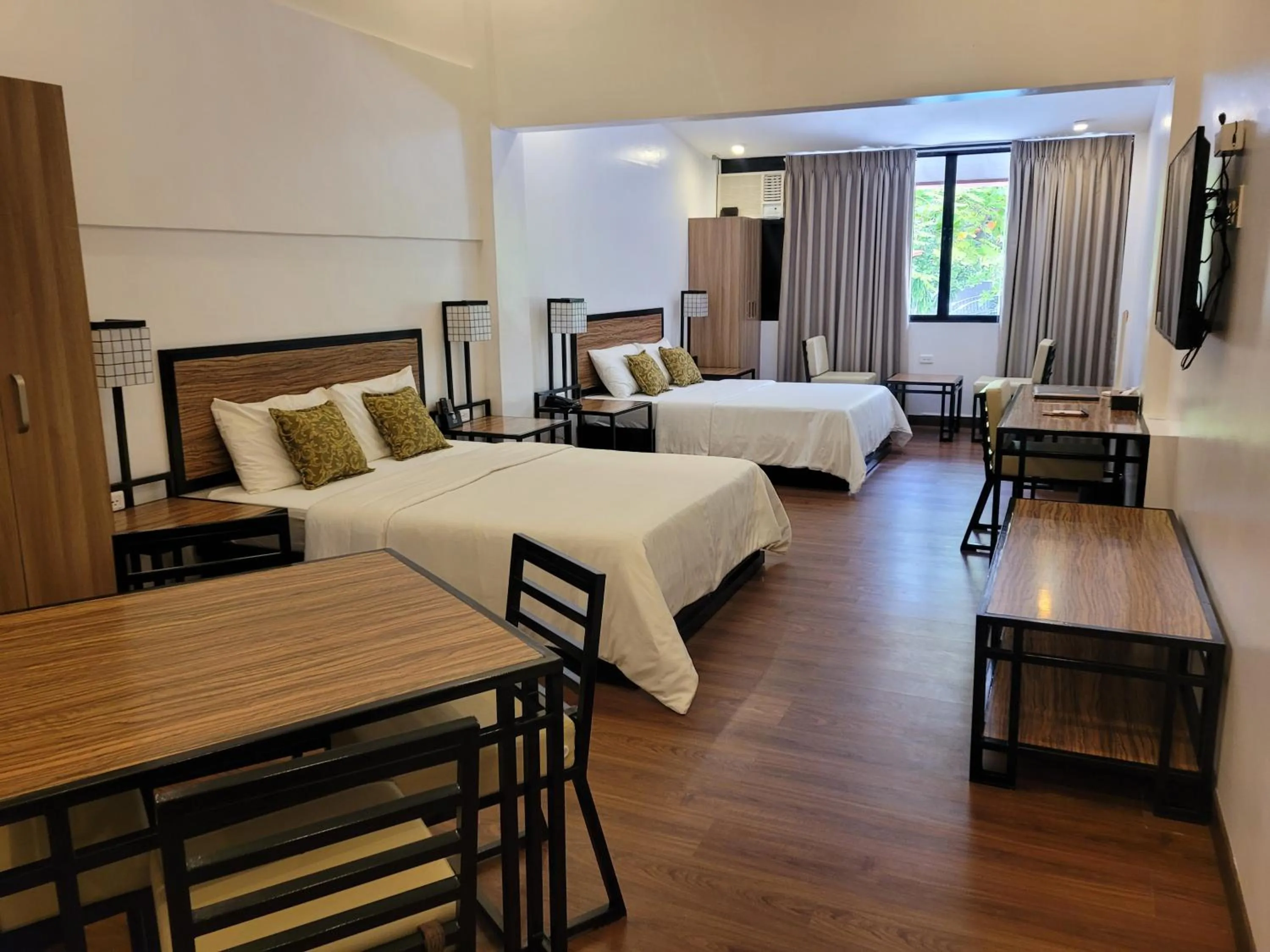 Living room, Bed in Fernvale Leisure Club and Resort