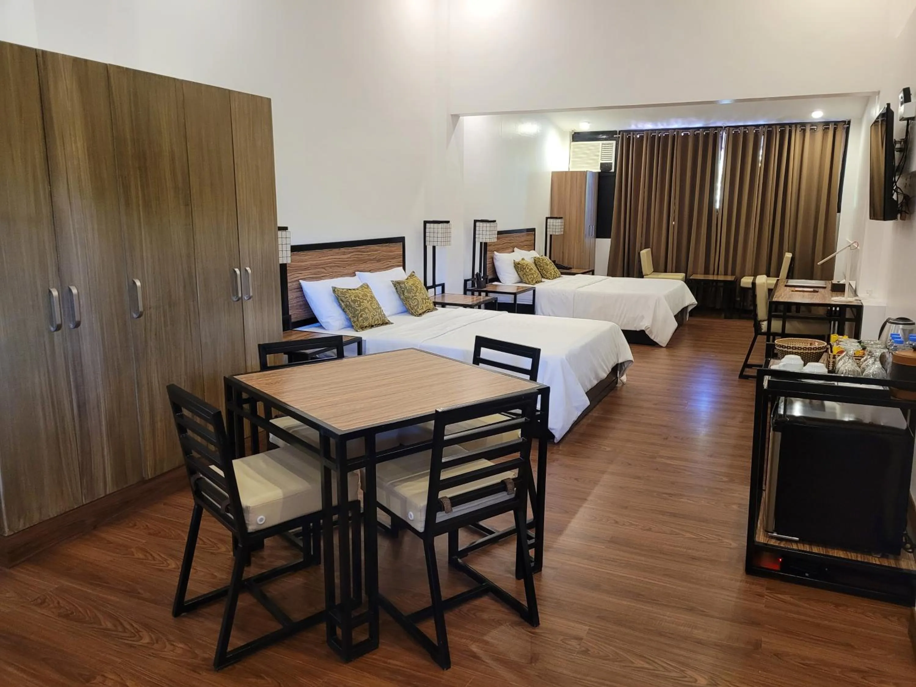 Living room, Bed in Fernvale Leisure Club and Resort