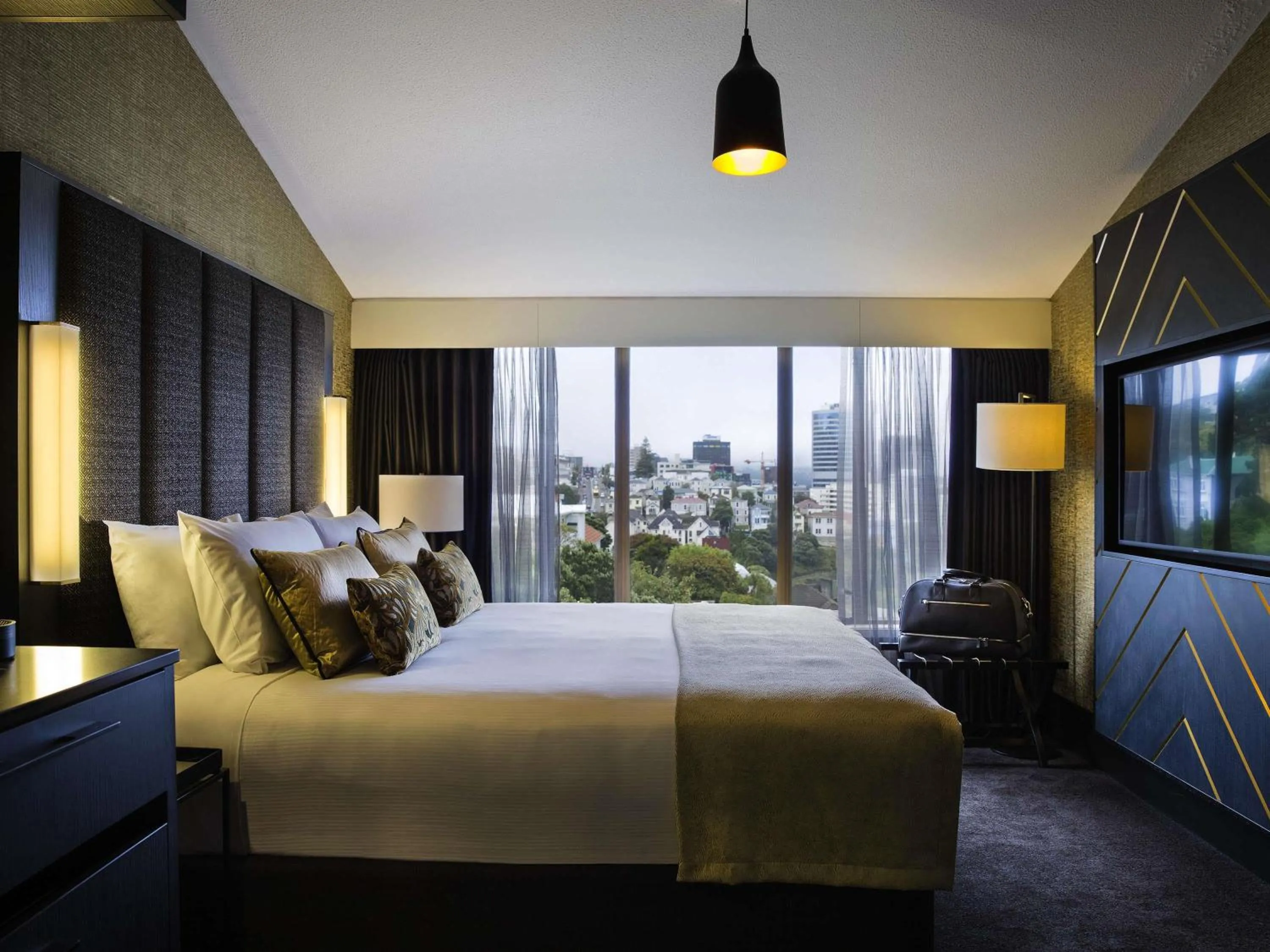 Bedroom, Bed in Mövenpick Hotel Wellington