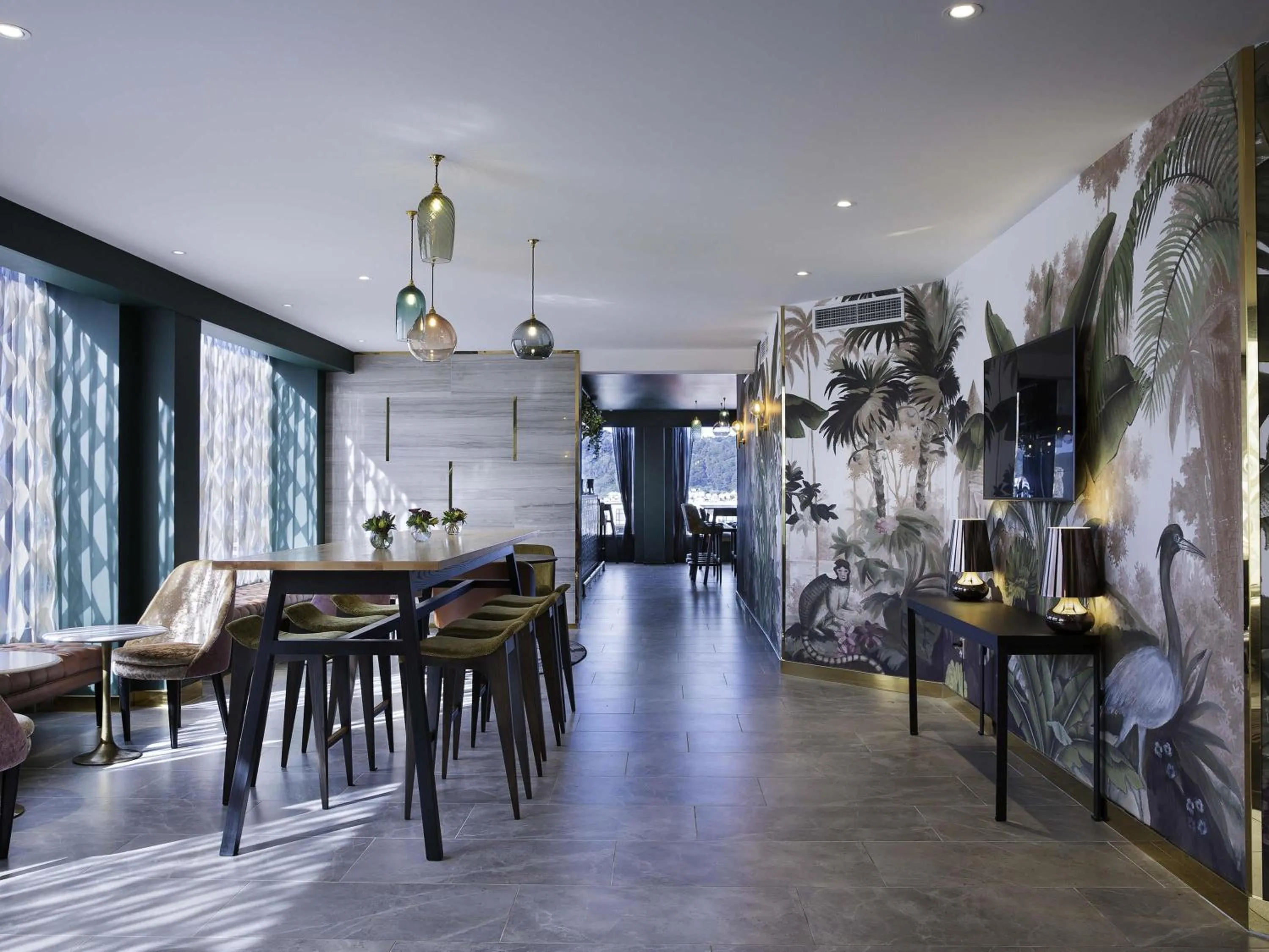 Lounge or bar in Mövenpick Hotel Wellington