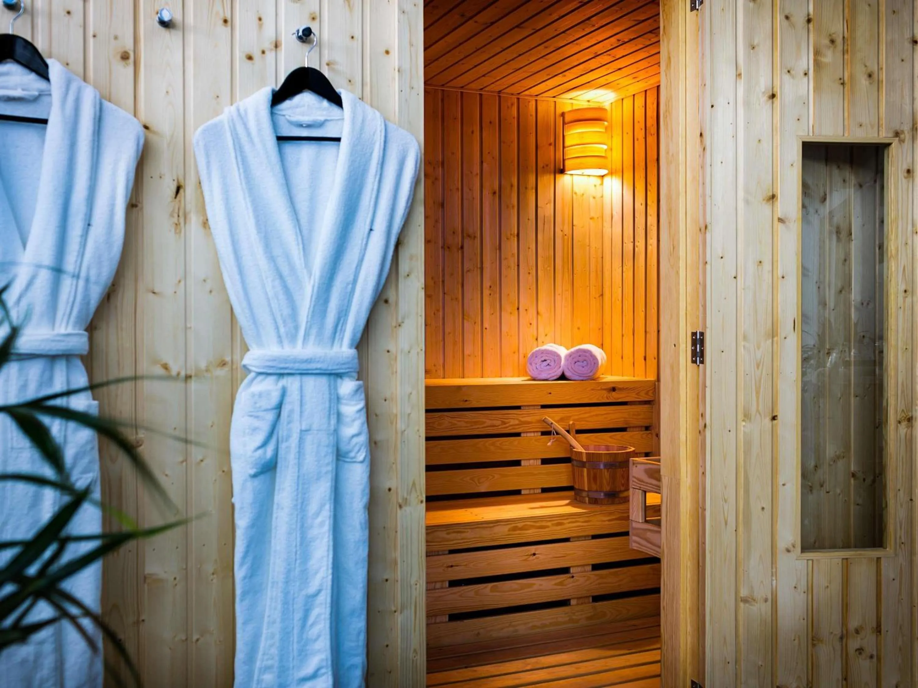 Pool view in Mövenpick Hotel Wellington