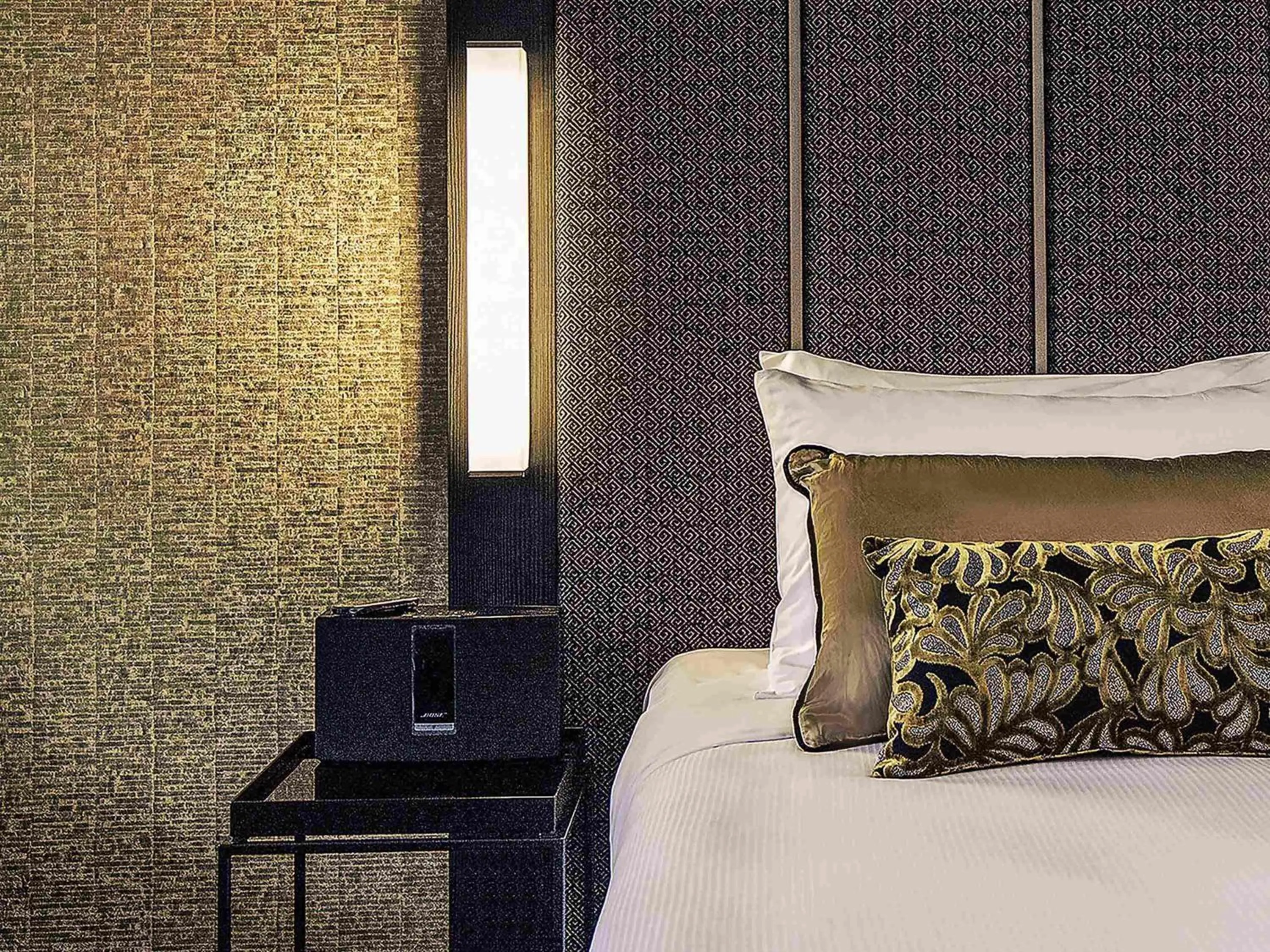 Bedroom, Bed in Mövenpick Hotel Wellington