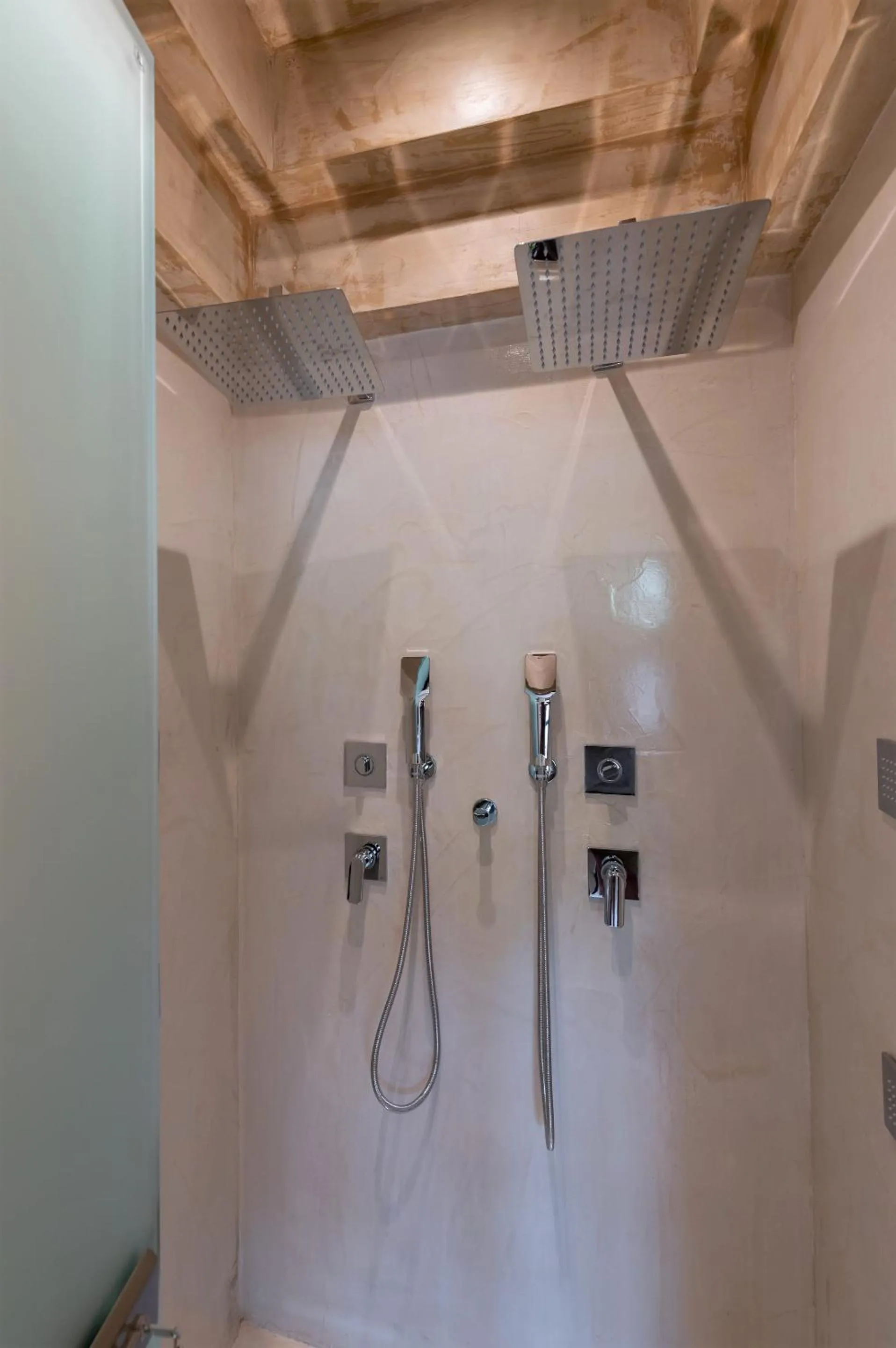 Shower in 10GR Boutique Hotel & Wine Bar