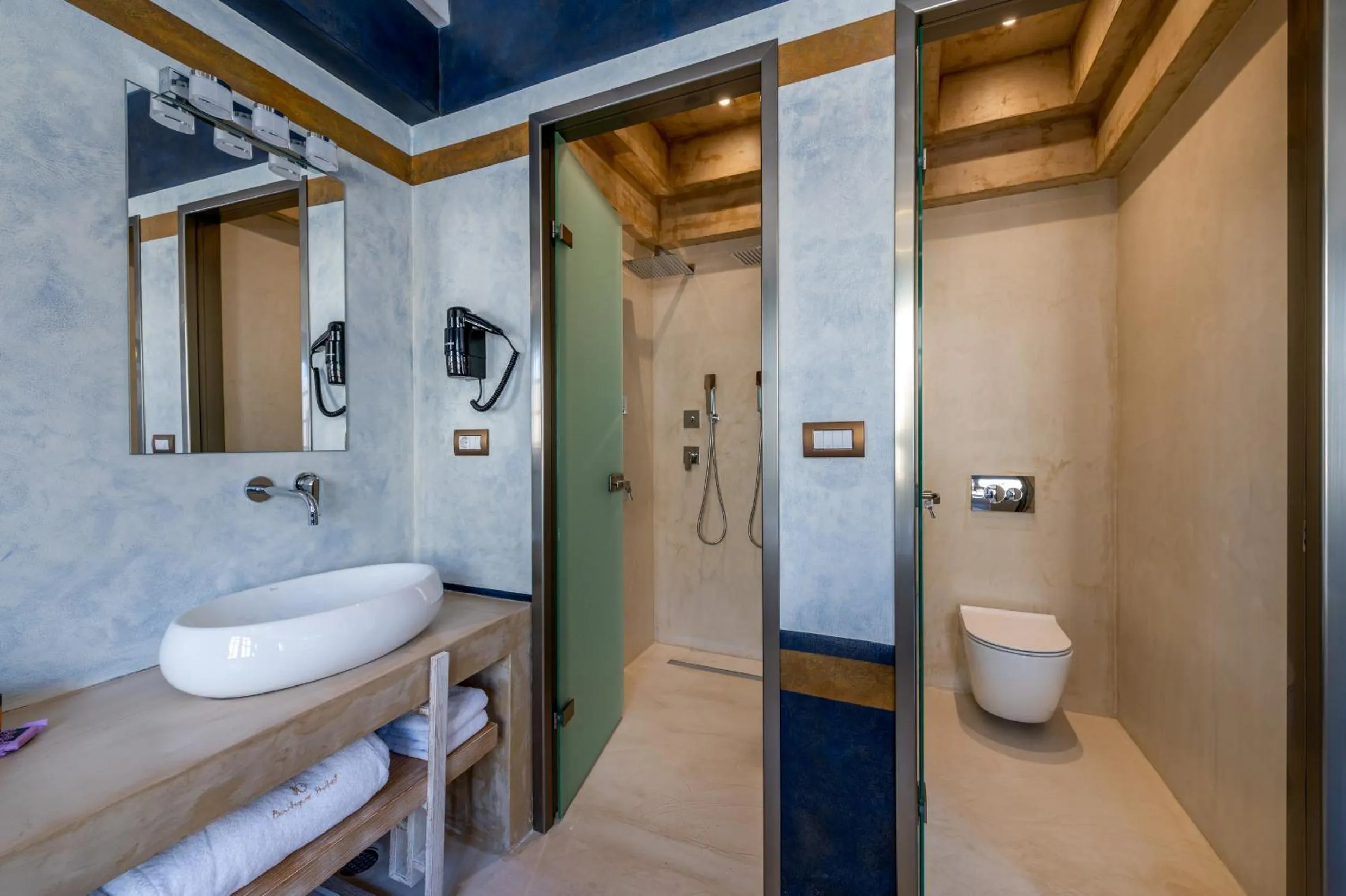 Shower in 10GR Boutique Hotel & Wine Bar