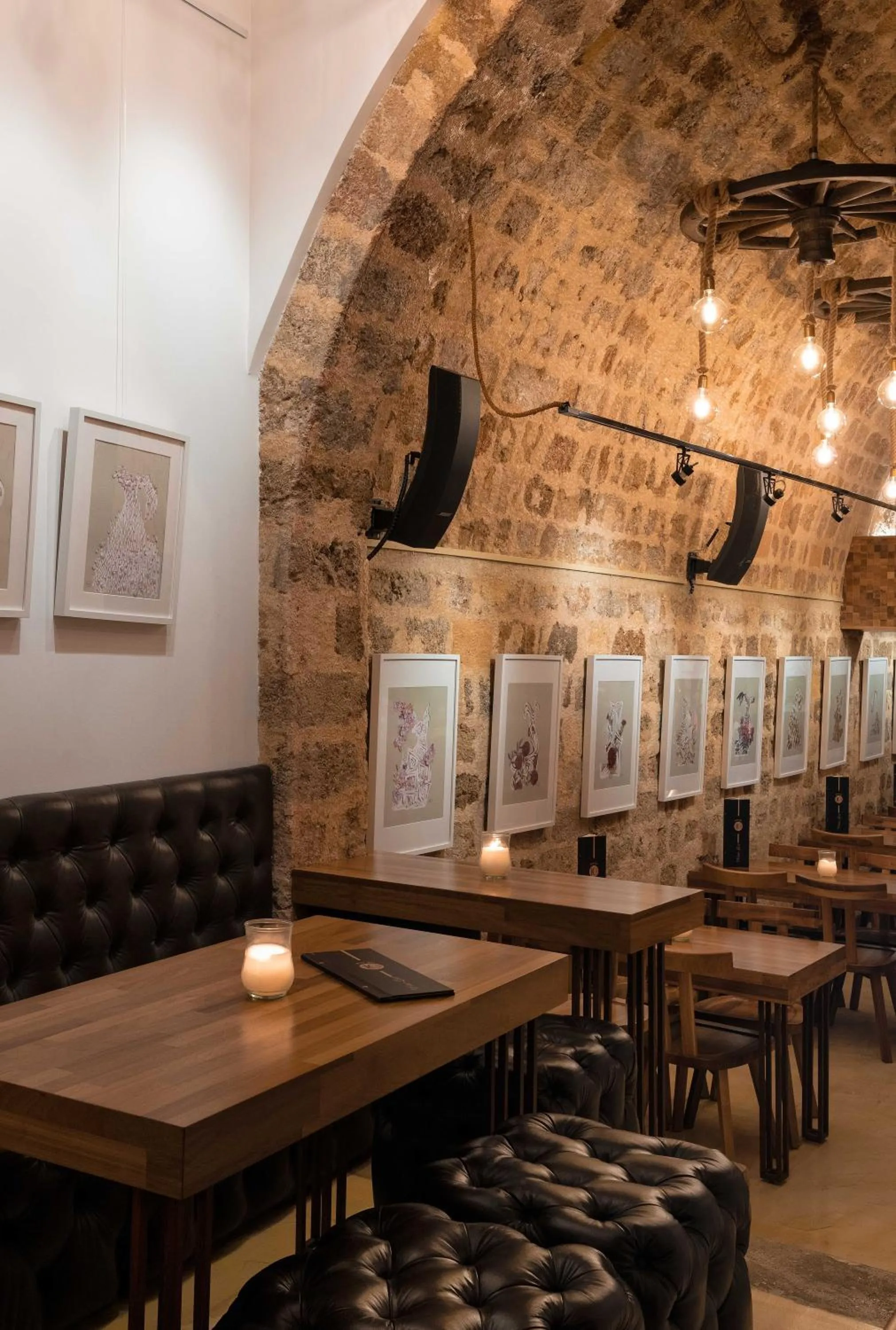 Restaurant/places to eat in 10GR Boutique Hotel & Wine Bar