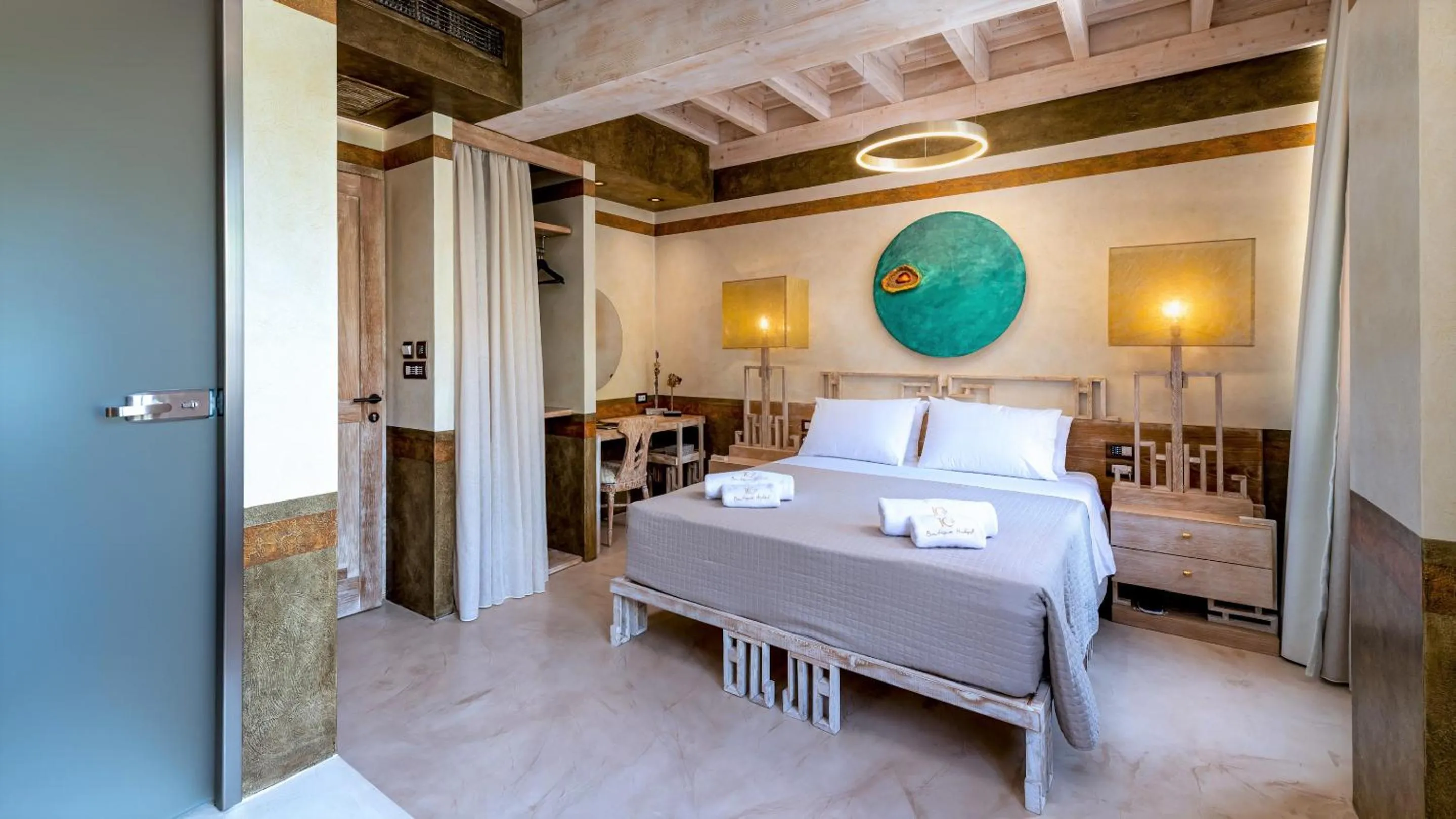 Bed in 10GR Boutique Hotel & Wine Bar