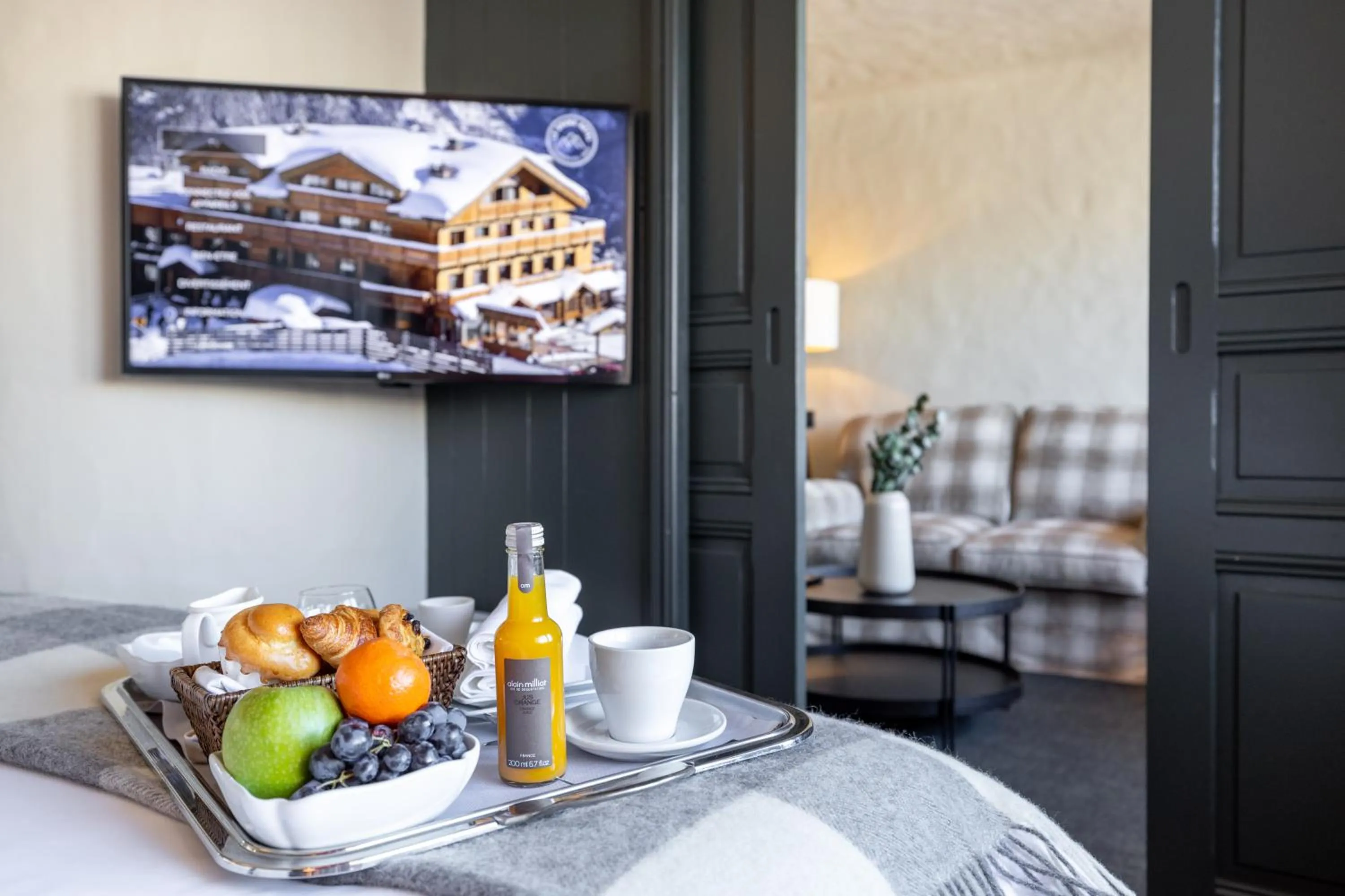 Bedroom, Bed in Grand Hôtel Courchevel 1850