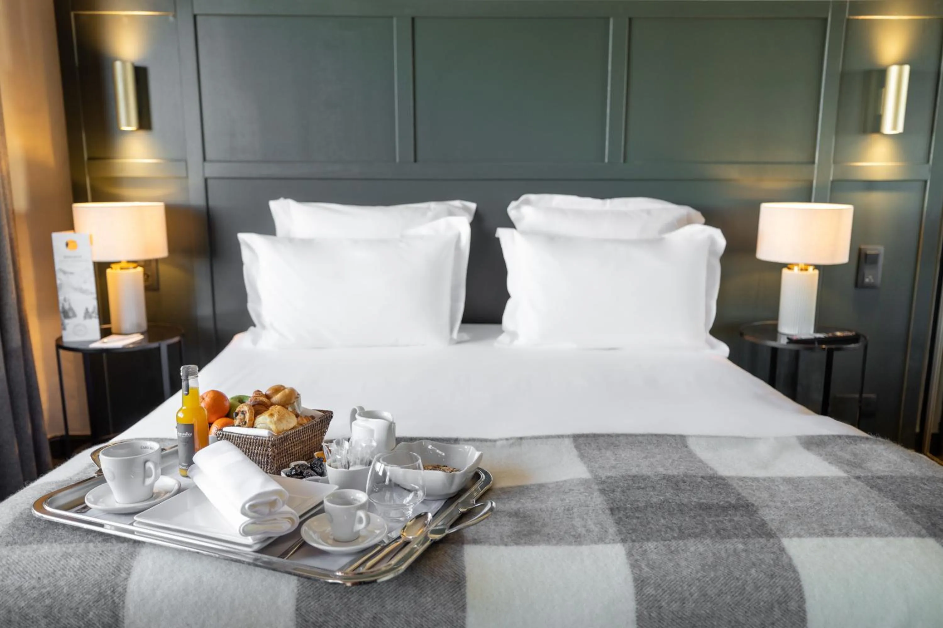 Bedroom, Bed in Grand Hôtel Courchevel 1850