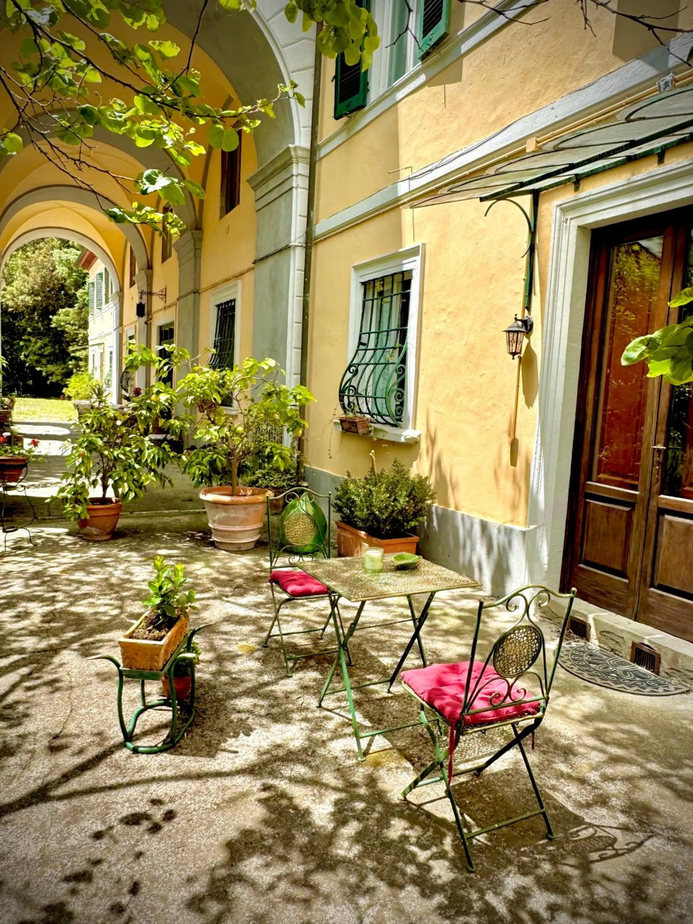 Villa La Dogana B&B di Charme - Historic Villa with a beautiful garden - private parking