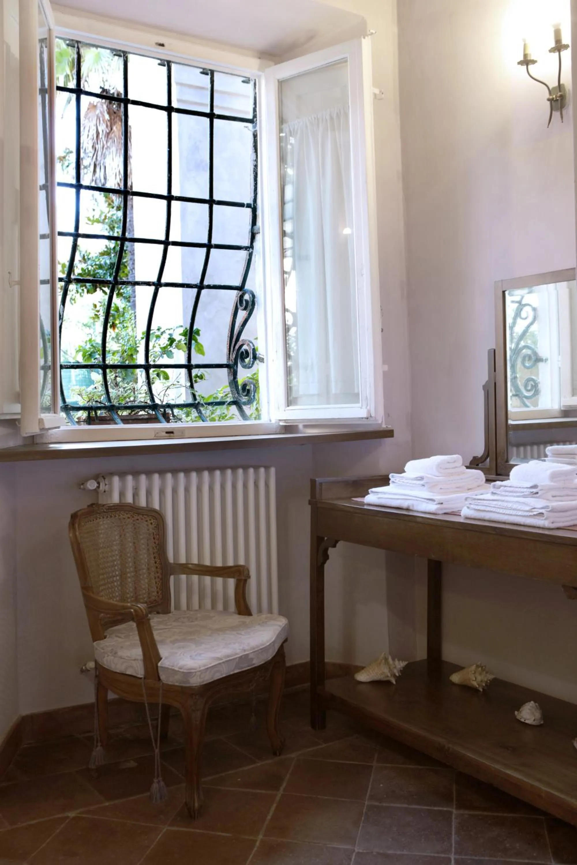 Bathroom in Villa La Dogana B&B di Charme - Historic Villa with a beautiful garden - private parking