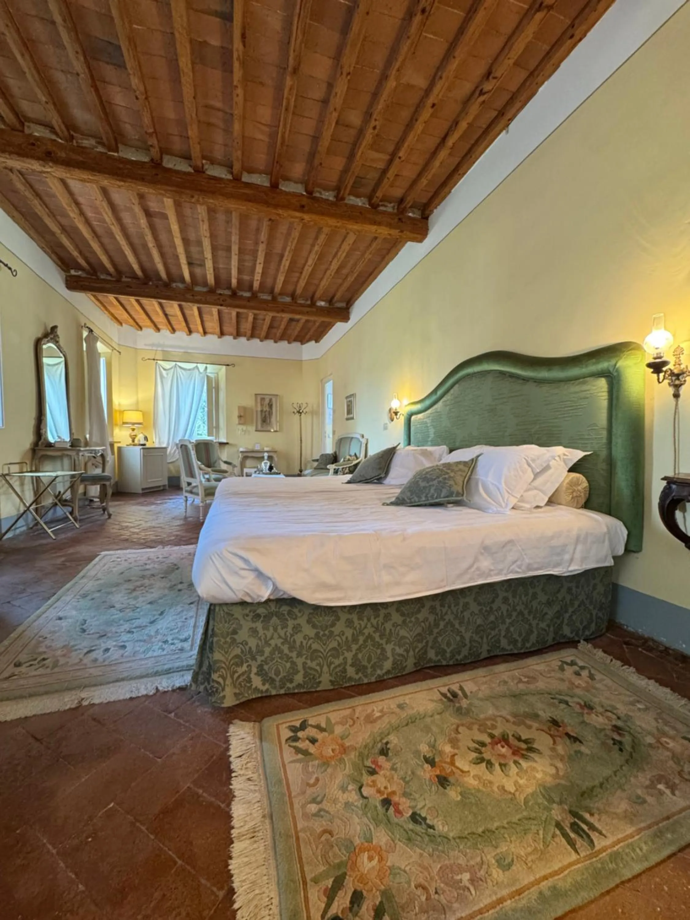 Bed in Villa La Dogana B&B di Charme - Historic Villa with a beautiful garden - private parking