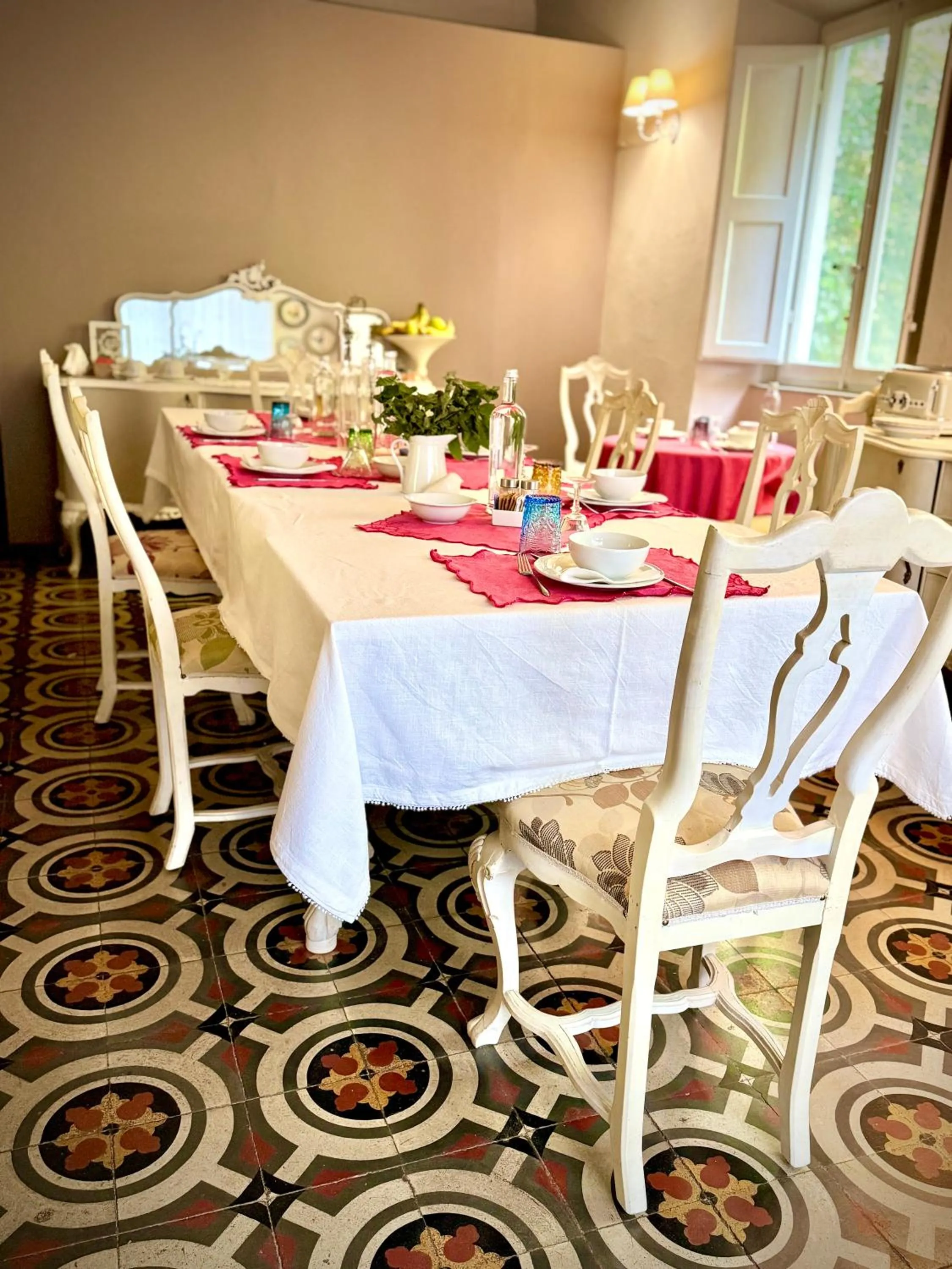 Breakfast in Villa La Dogana B&B di Charme - Historic Villa with a beautiful garden - private parking