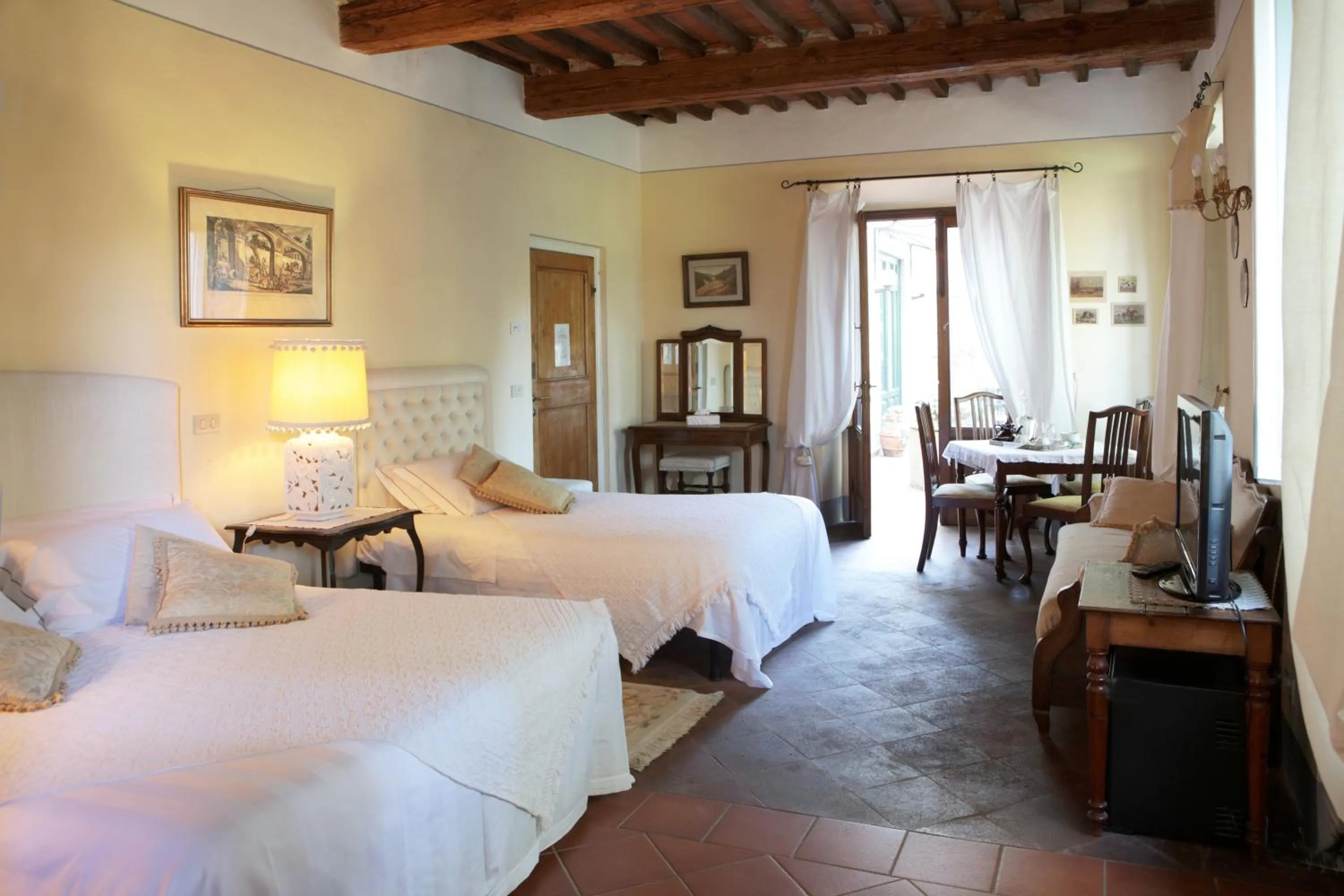 Bedroom, Bed in Villa La Dogana B&B di Charme - Historic Villa with a beautiful garden - private parking