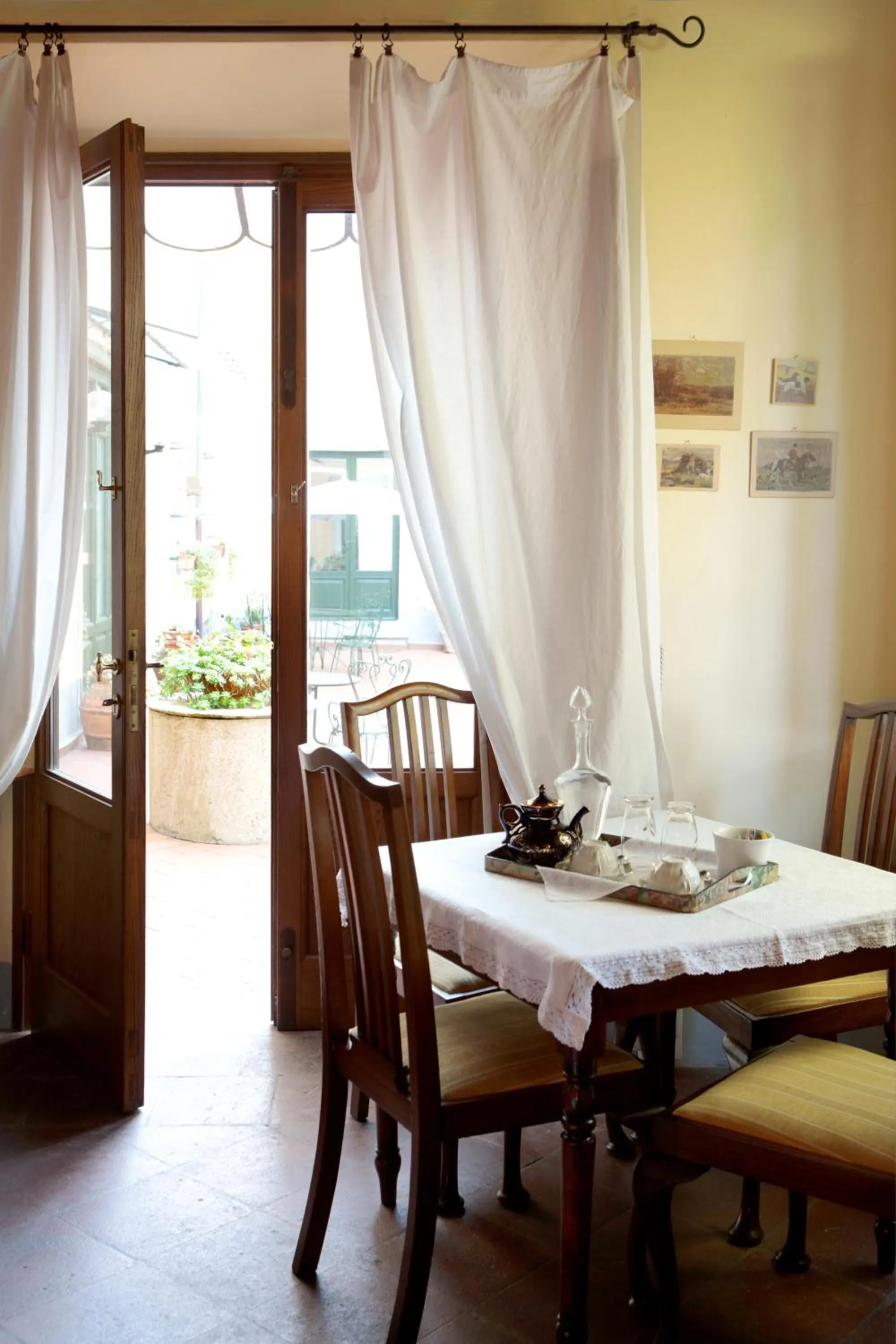 Decorative detail in Villa La Dogana B&B di Charme - Historic Villa with a beautiful garden - private parking