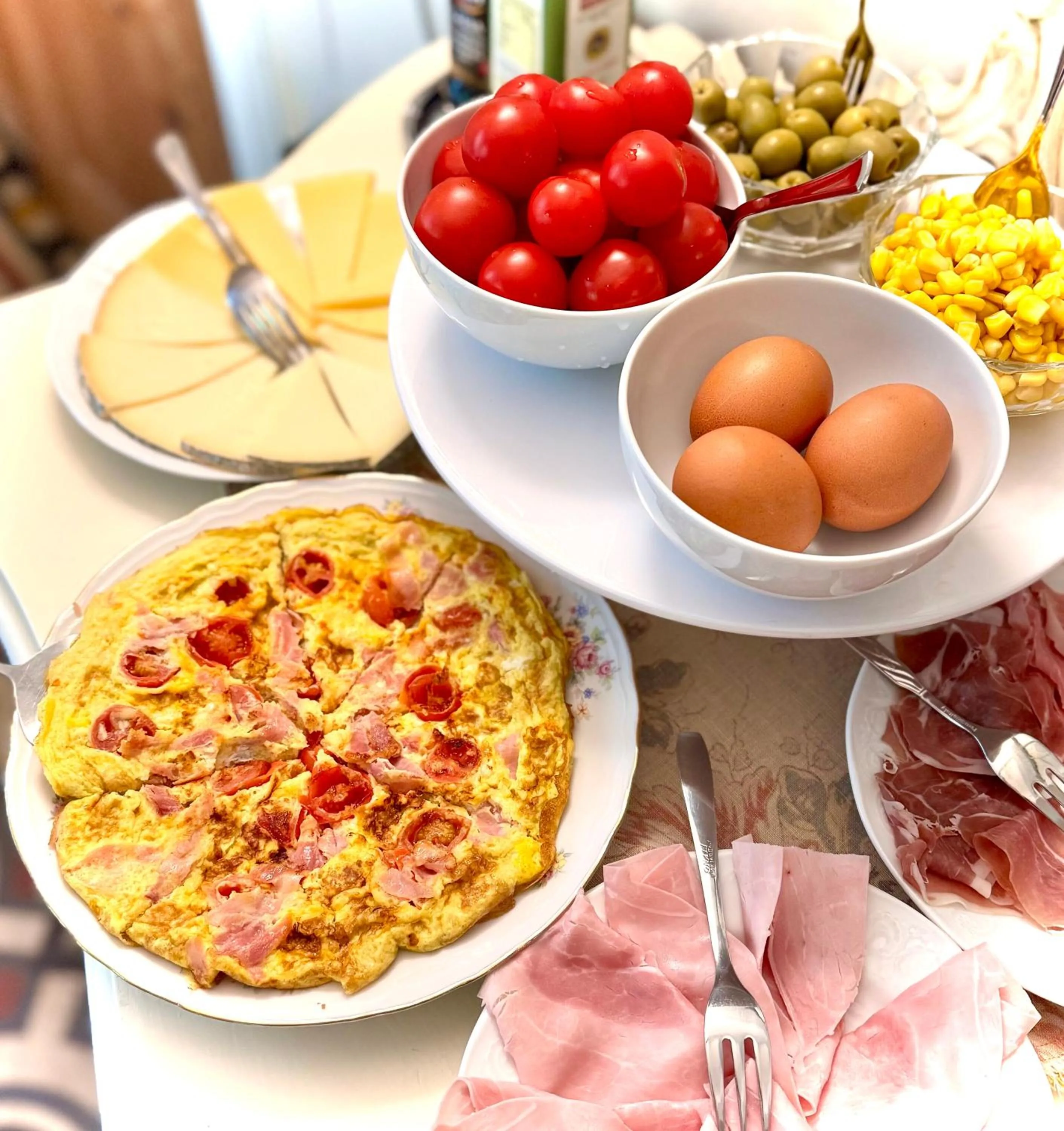 Food and drinks in Villa La Dogana B&B di Charme - Historic Villa with a beautiful garden - private parking