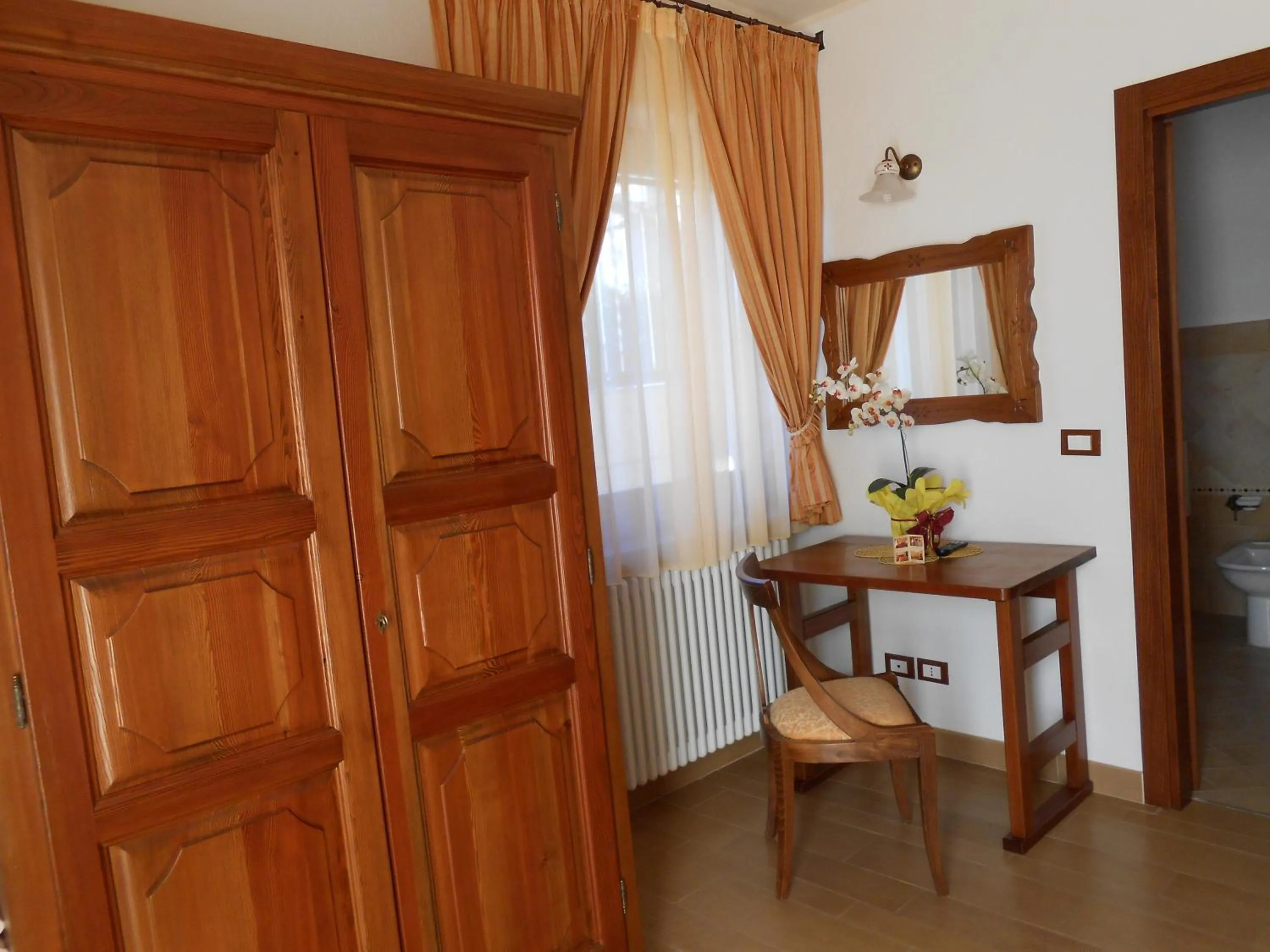 Photo of the whole room in Affittacamere Les Noyers