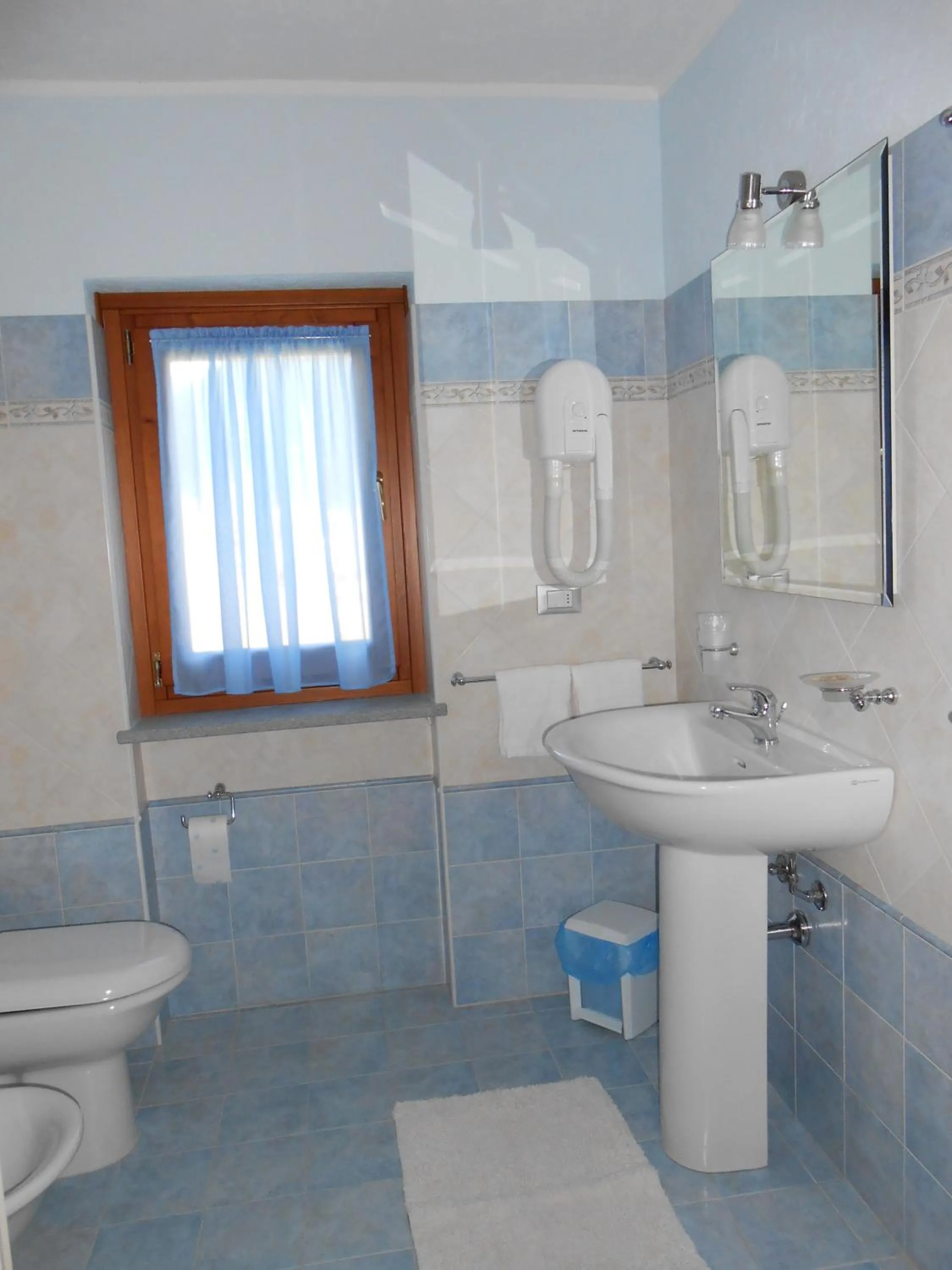 Bathroom in Affittacamere Les Noyers