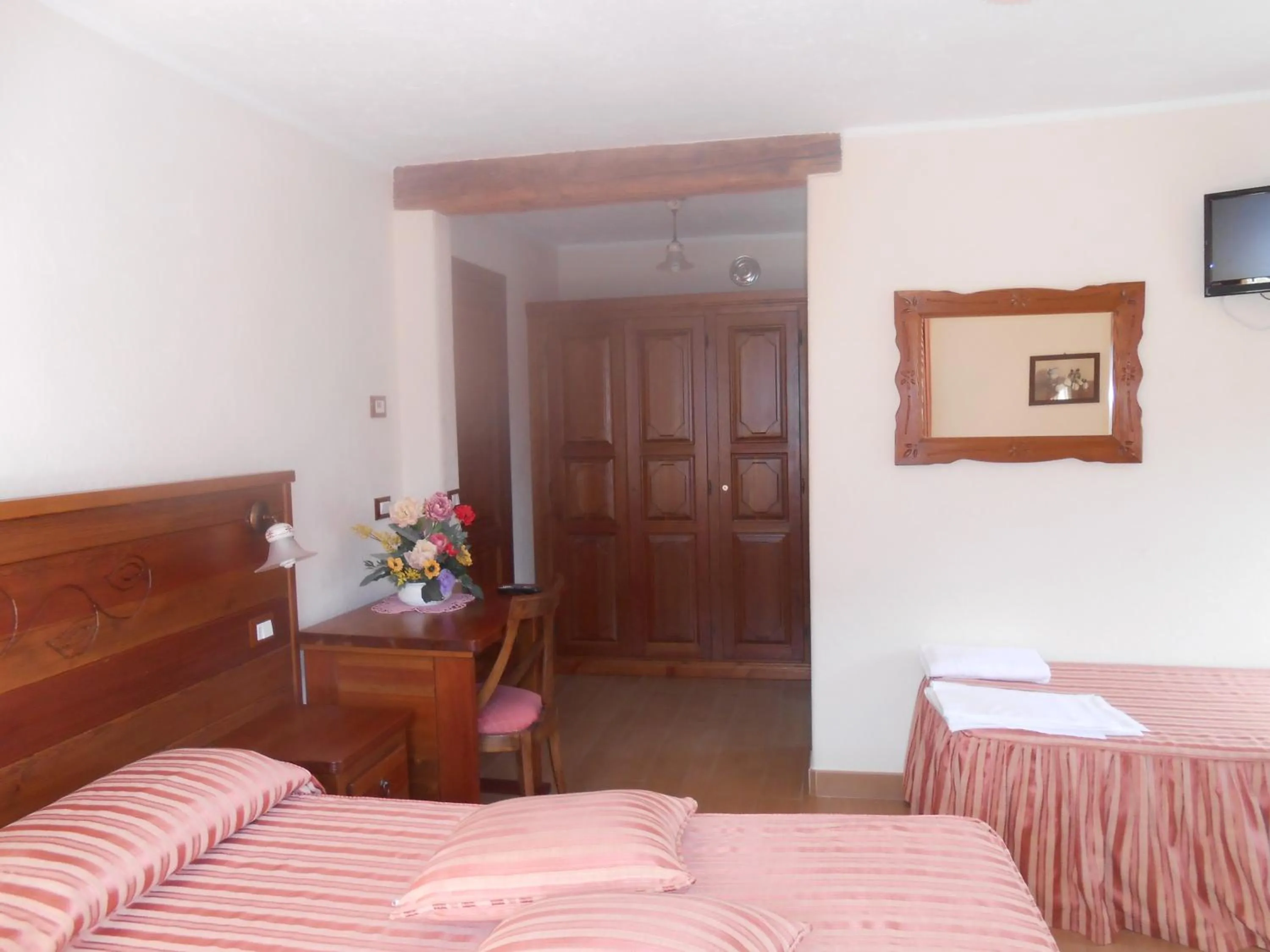 Photo of the whole room, Bed in Affittacamere Les Noyers