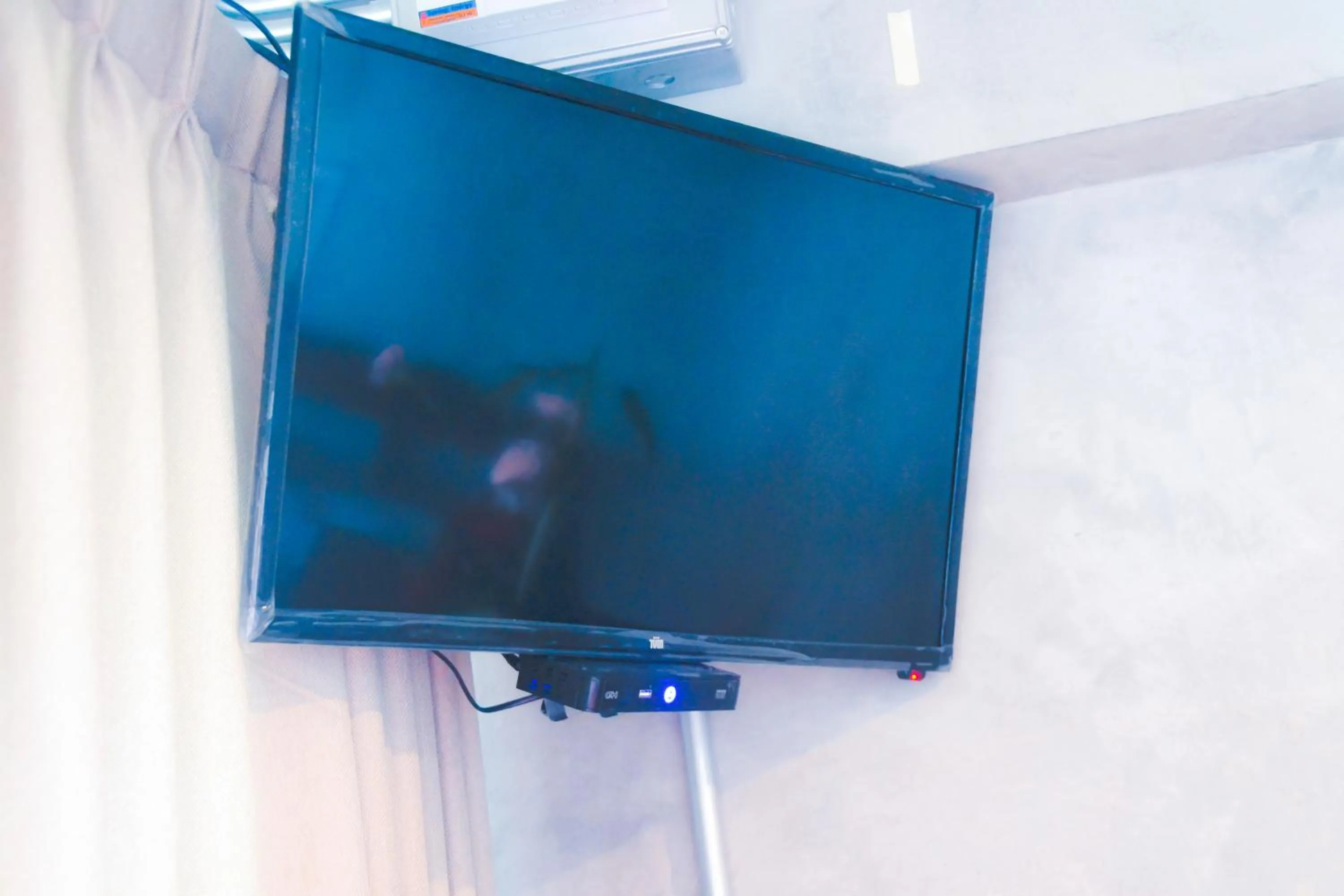 Communal lounge/ TV room in Baan Tubkaek Hotel