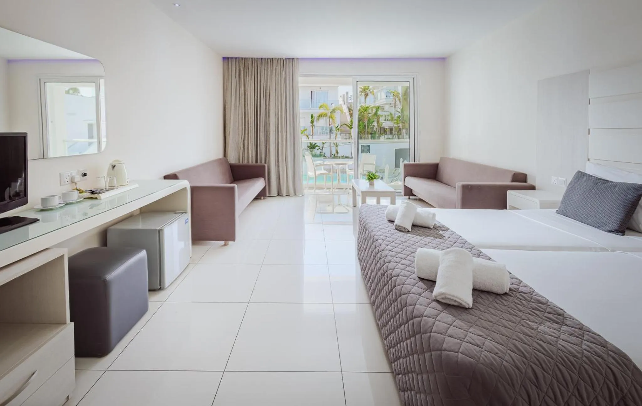 Photo of the whole room, Bed in Tasia Maris Oasis