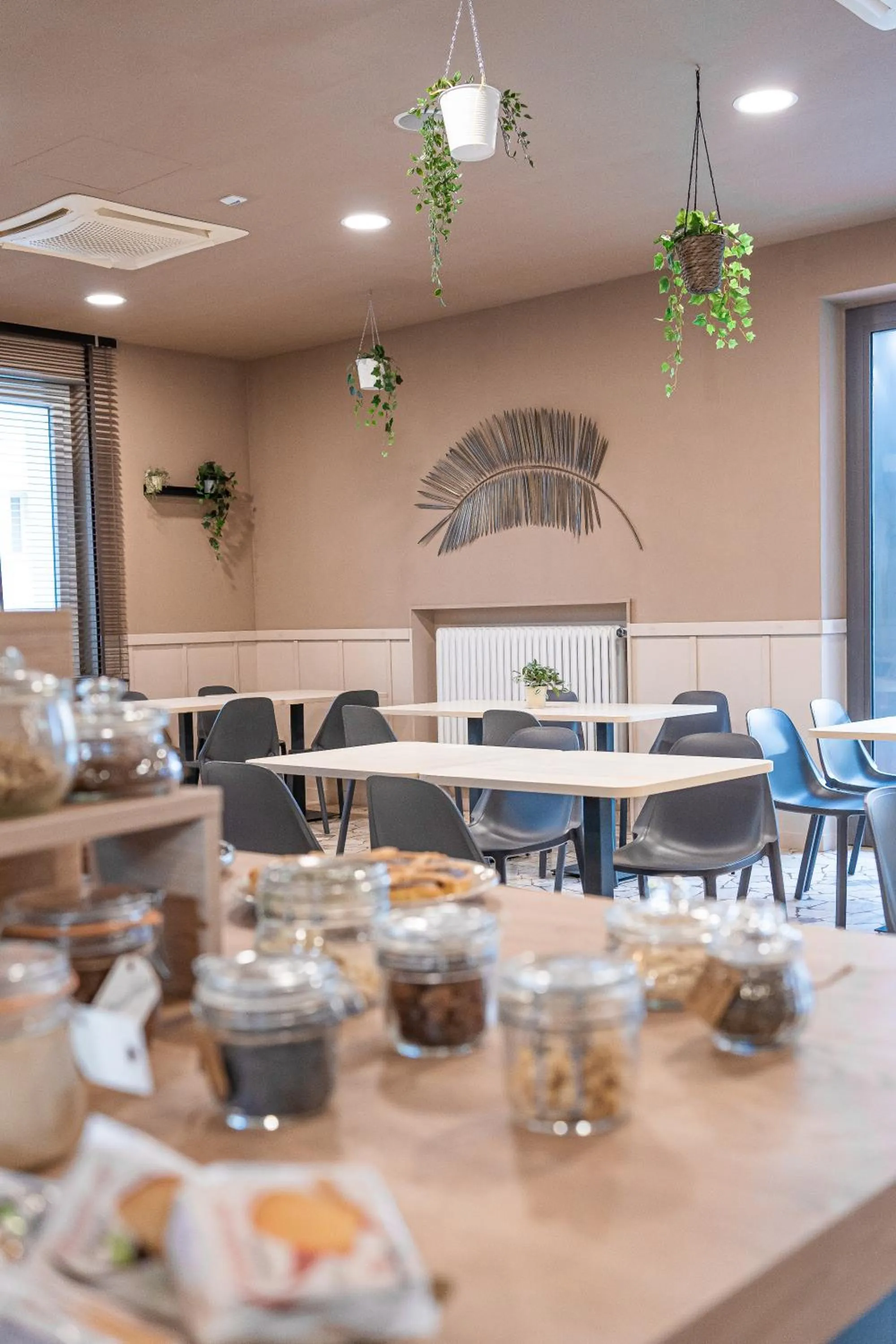 Restaurant/places to eat in My Place Hotel