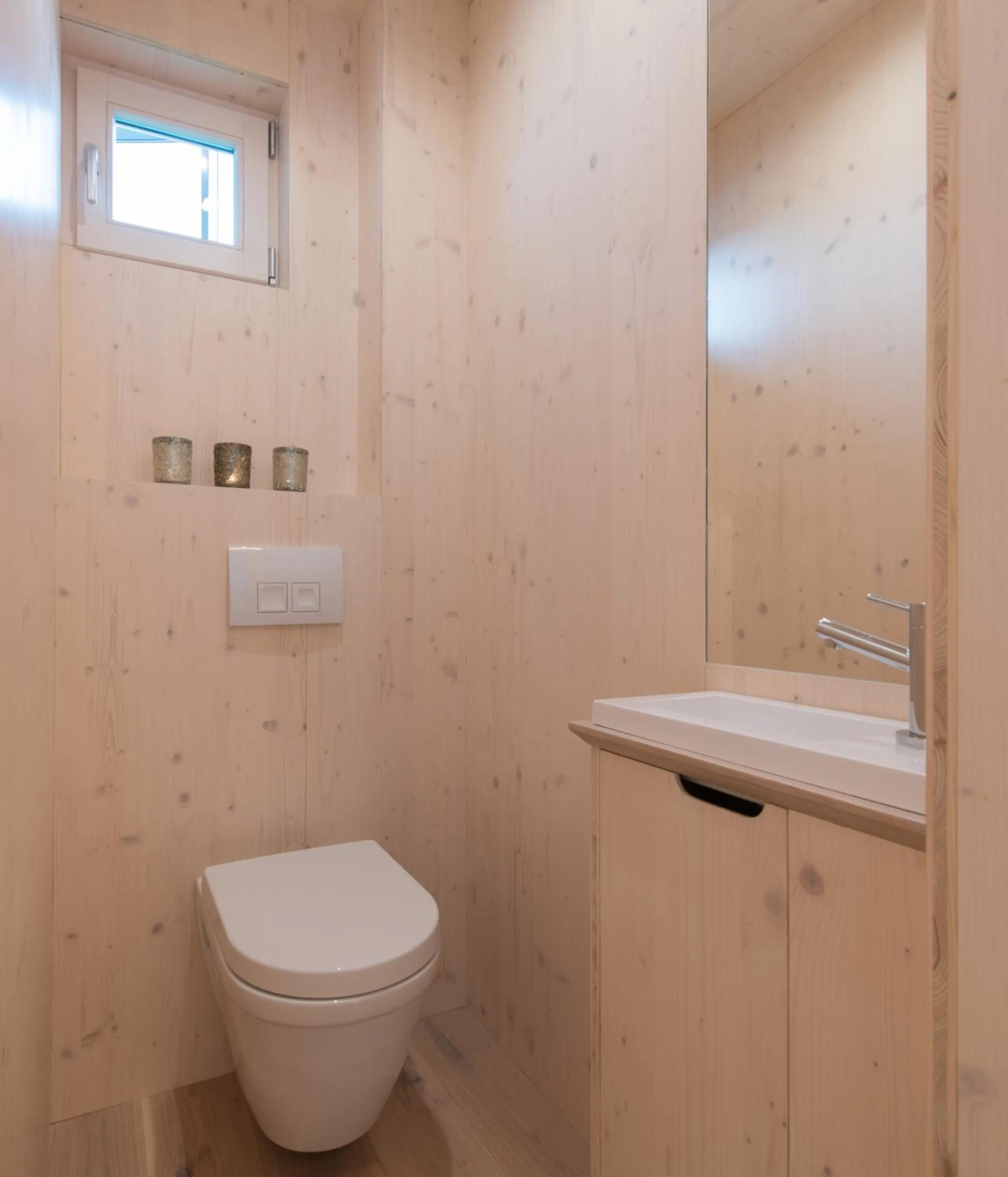 Toilet in Fields of Ellis