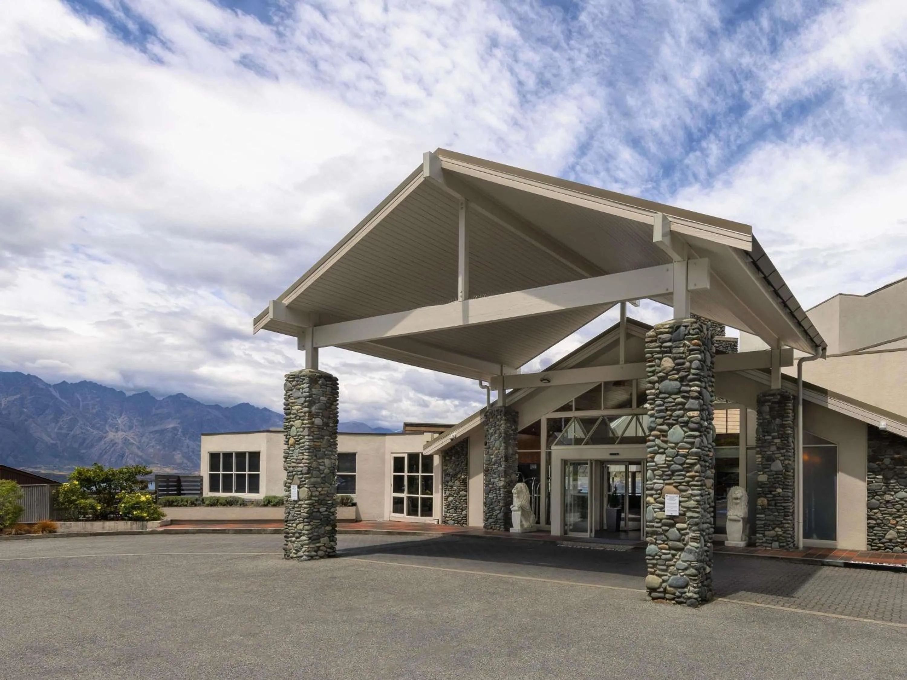 Property building in Mercure Queenstown Resort