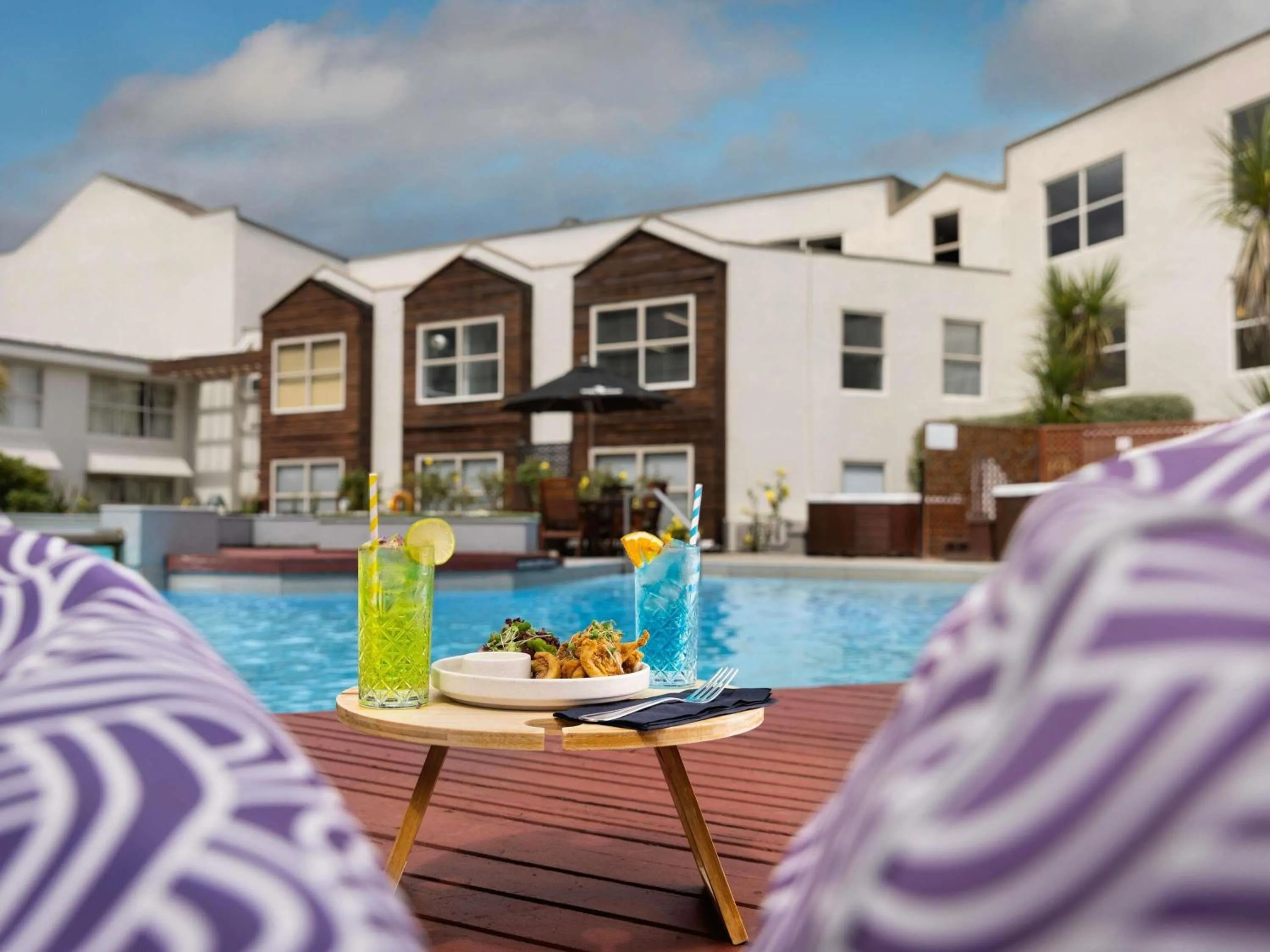 Pool view in Mercure Queenstown Resort